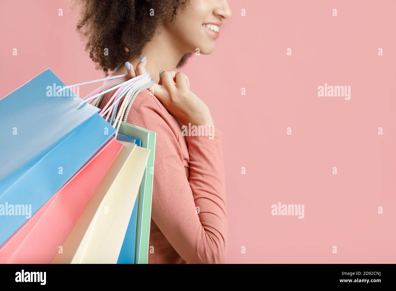 Emozioni felici dallo shopping nel vostro tempo libero, acquisti e vendite cool Foto Stock