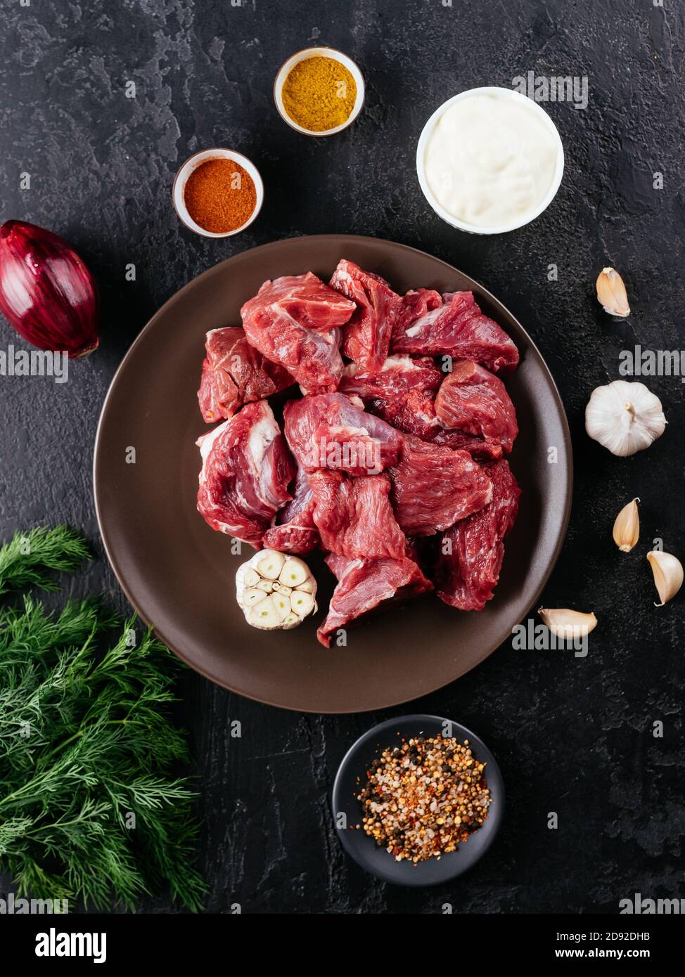 carne di maiale fresca con spezie e verdure Foto Stock