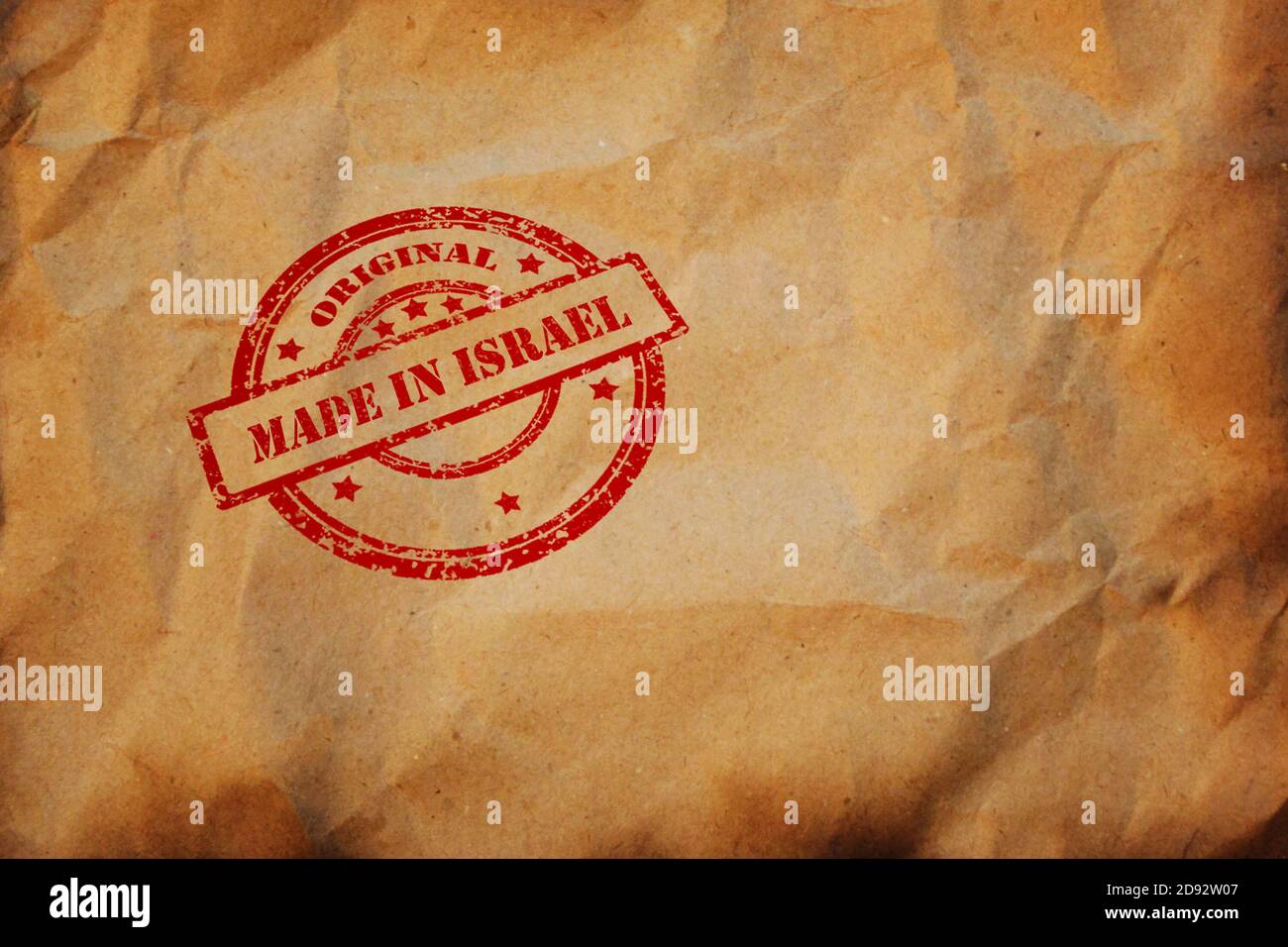 Stampato in ISRAELE su un foglio di carta bruciata. Prodotto ebraico, pacchetto, pacchetto, concetto di logistica di produzione. Sfondo con copyspac Foto Stock