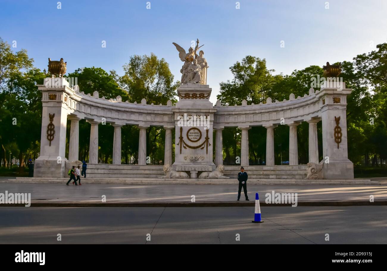 L'Emiciclo Benito Juárez è un monumento all'Alameda Central parco a Città del Messico Foto Stock