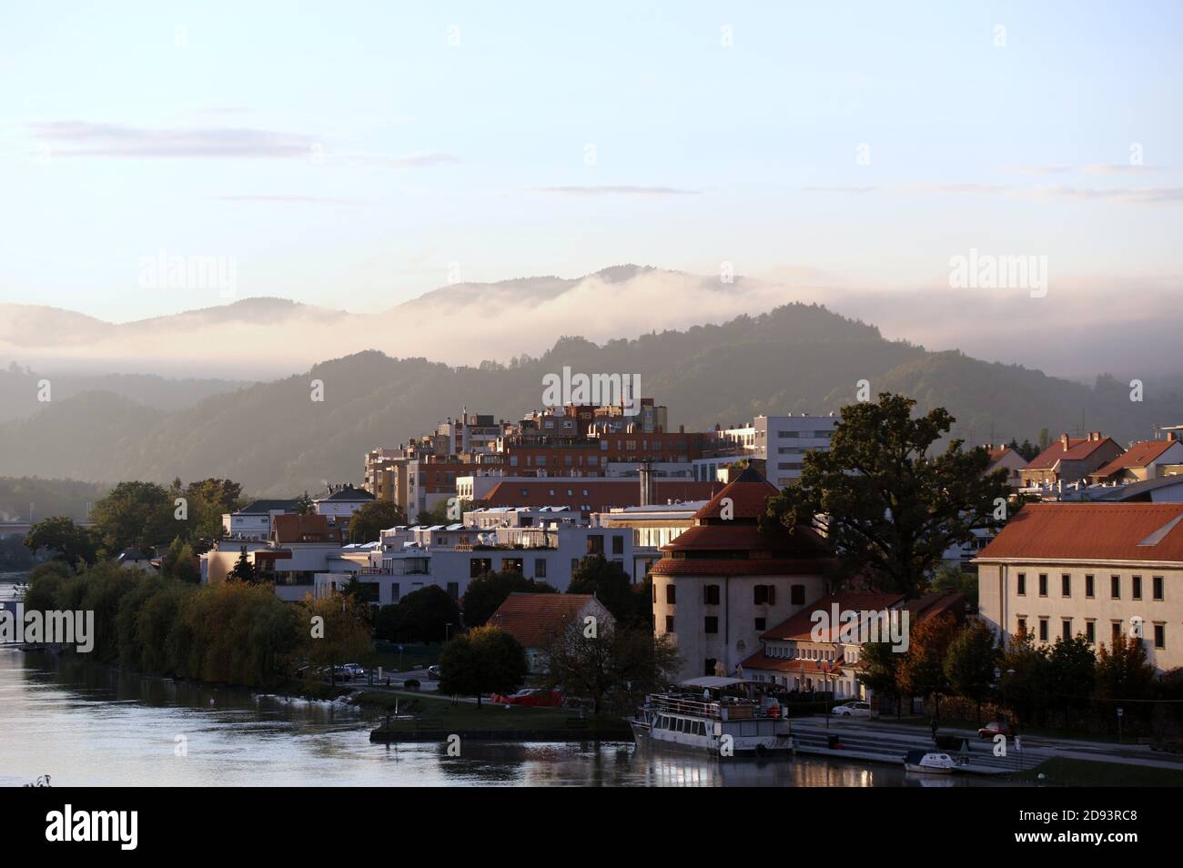 Città di Maribor sul fiume Drava in Slovenia Foto Stock