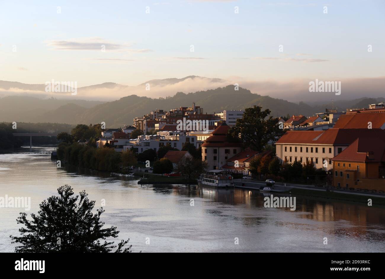 Città di Maribor sul fiume Drava in Slovenia Foto Stock