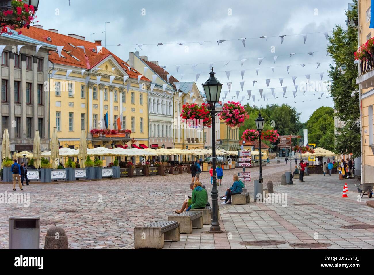 Edificio neo-classico nella Piazza del Municipio della città vecchia, Tartu, Estonia Foto Stock