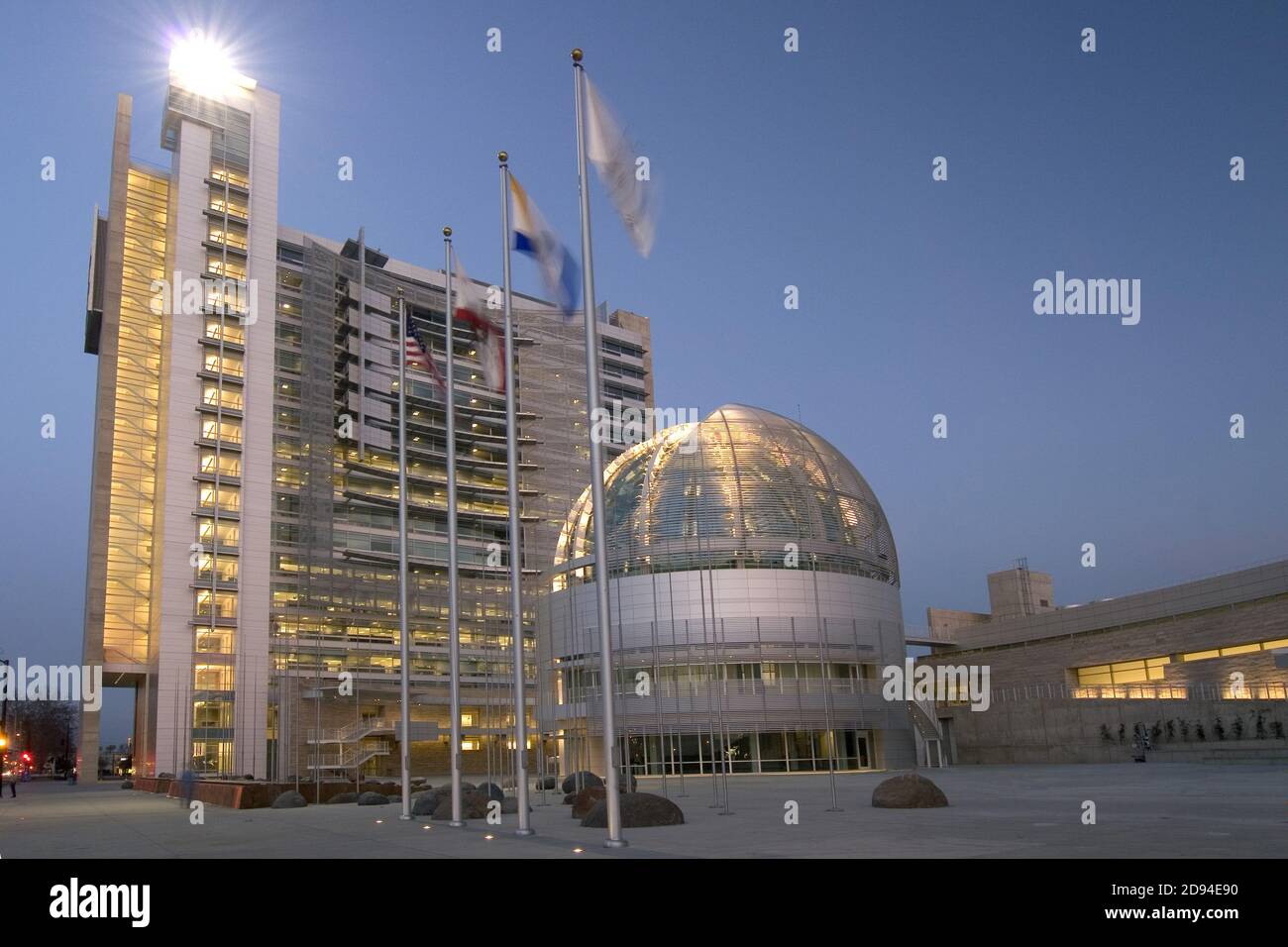 Vista serale della cupola e della torre del Municipio di San Jose, California, dall'architetto Richard Meier Foto Stock