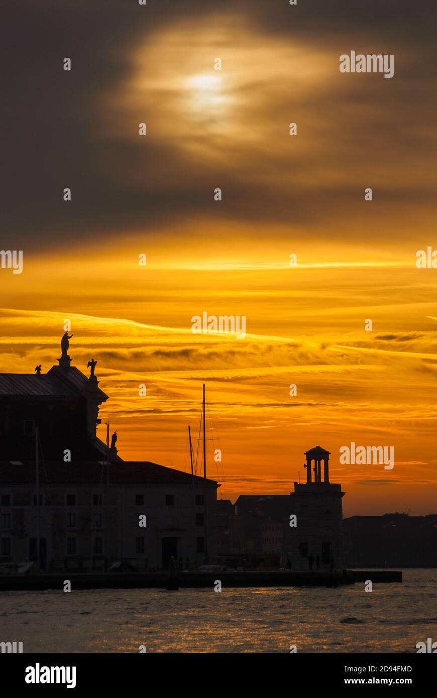 Cielo di tramonto invernale sulla Laguna di Venezia Foto Stock