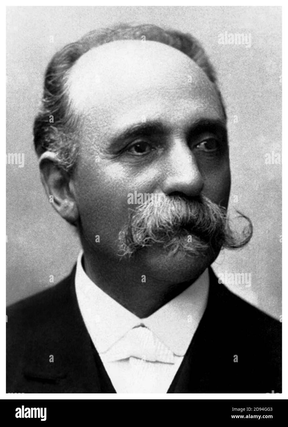 1906 c., ITALIA: Il medico e scienziato italiano CAMILLO GOLGI ( 1843 - 1926 ). Nel 1906 ha ricevuto il Premio Nobel per la Fisiologia o la Medicina per il suo contributo con Santiago Ramón y Cajal in riconoscimento del loro lavoro sulla struttura del sistema nervoso . - SISTEMA NERVOSO - NEURLOGO - NEUROLOGIA - NEUROLOGO - NEUROLOGIA - medico - STORIA - foto storiche - foto storica - PREMIO NOBEL PER LA CHIMICA e la scienza - CHIMICA - MEDICO - DOTTORE - SCIENZIATO - ritratto - ritratto - CHIMICO - SCIENZIATO - SCIENZA - SCIENZE - SCIENZA - baffi - baffi --- Archivio GBB Foto Stock
