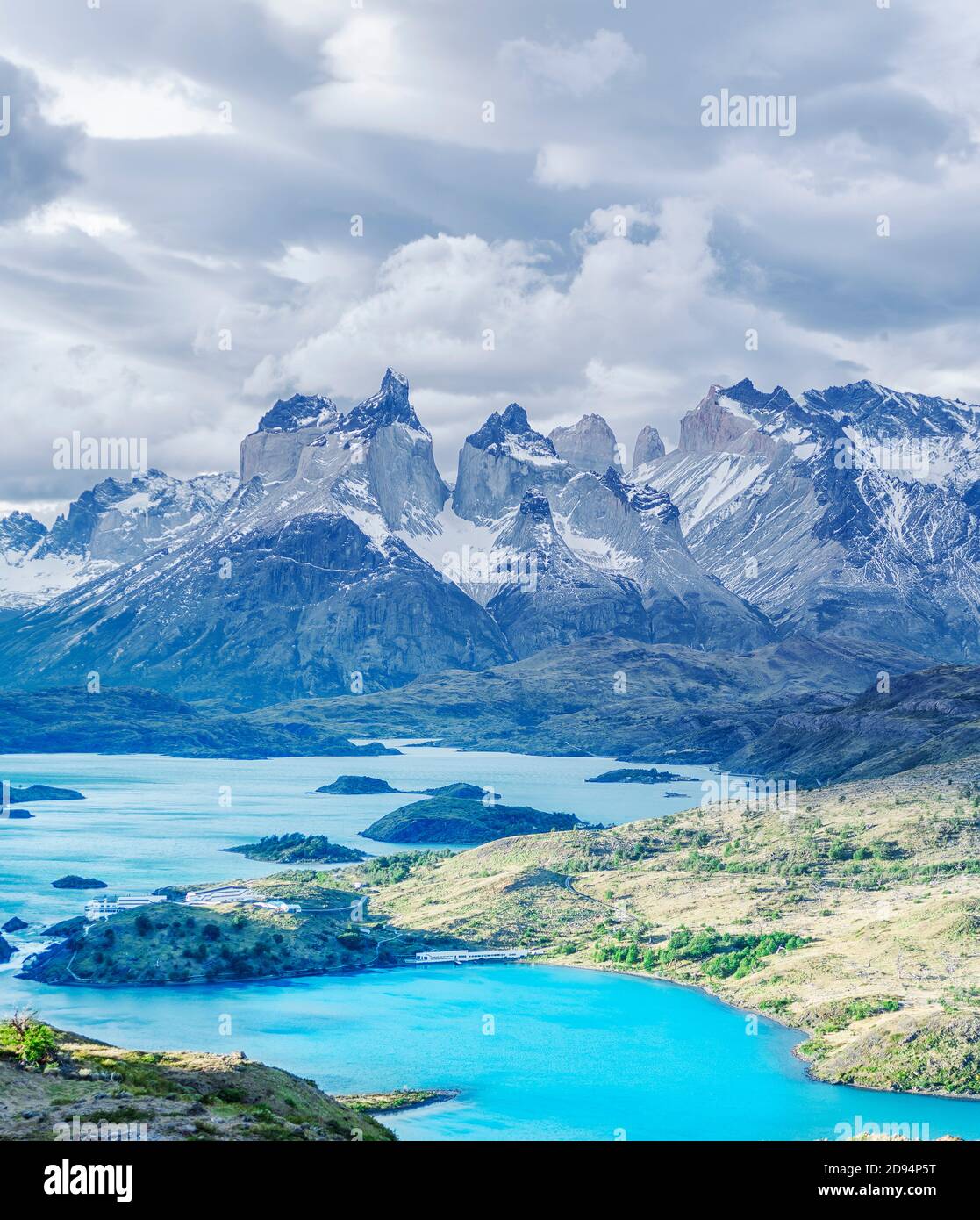 Vista delle Horns delle montagne Paine e del Lago Pehoe, del Parco Nazionale Torres del Paine, Cile, Sud America Foto Stock