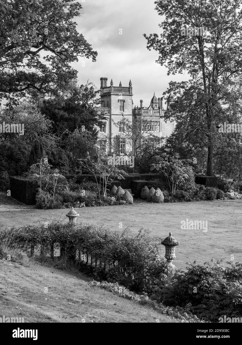Paesaggio bianco e nero di Englefield House and Grounds, Englefield Estate, Thale, Reading, Berkshire, Inghilterra, UK, GB. Foto Stock