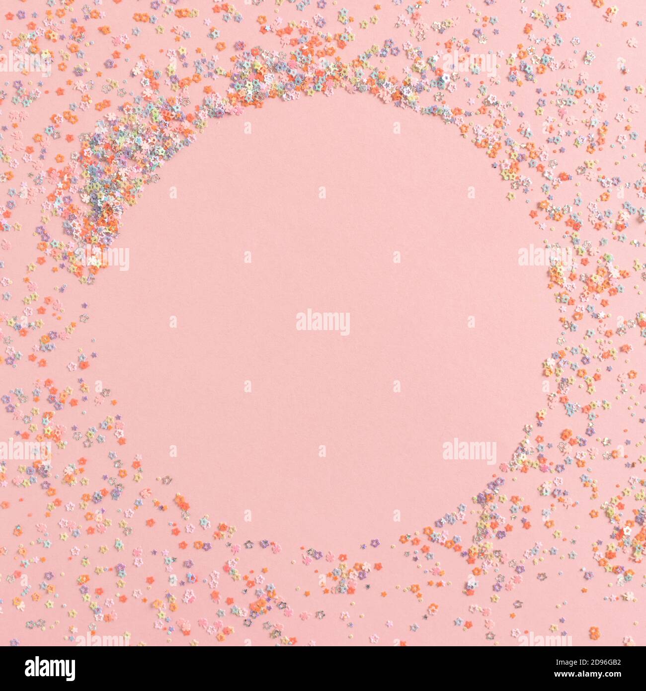 Cornice rotonda fatta di colorate stelle Foto Stock