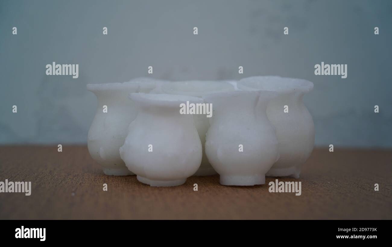 Zucchero Karwa e giocattoli di zucchero per il festival di karwachauth, la cultura indiana, felice Karwa Chaumh festival, un giorno festeggiato da donne indù da così Foto Stock