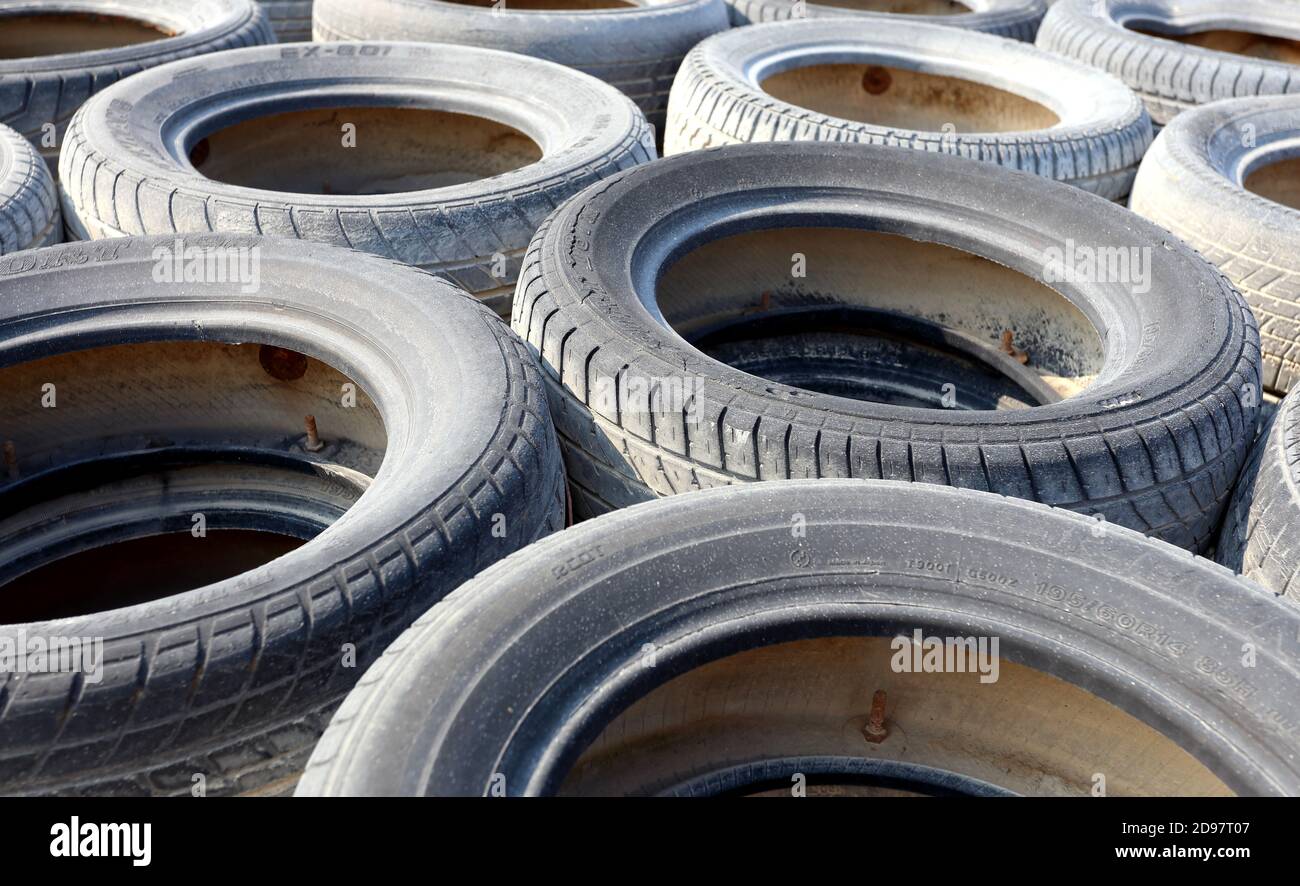 Barriera di sicurezza pneumatici, pista Formula 1, Sakhir, Regno del Bahrain Foto Stock