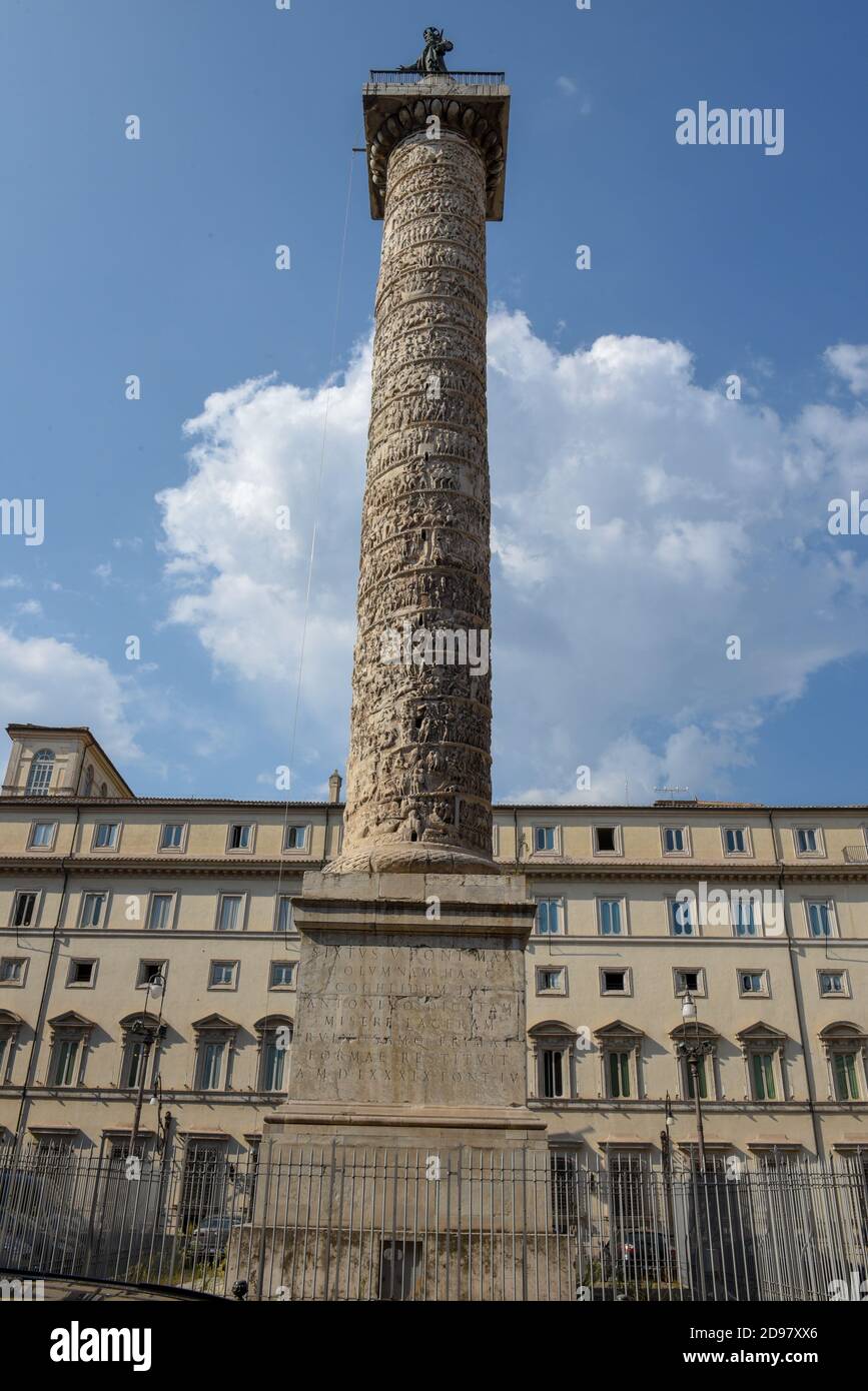 Colonna di fronte al Palazzo del Governo di Chigi a Roma Italia Foto Stock