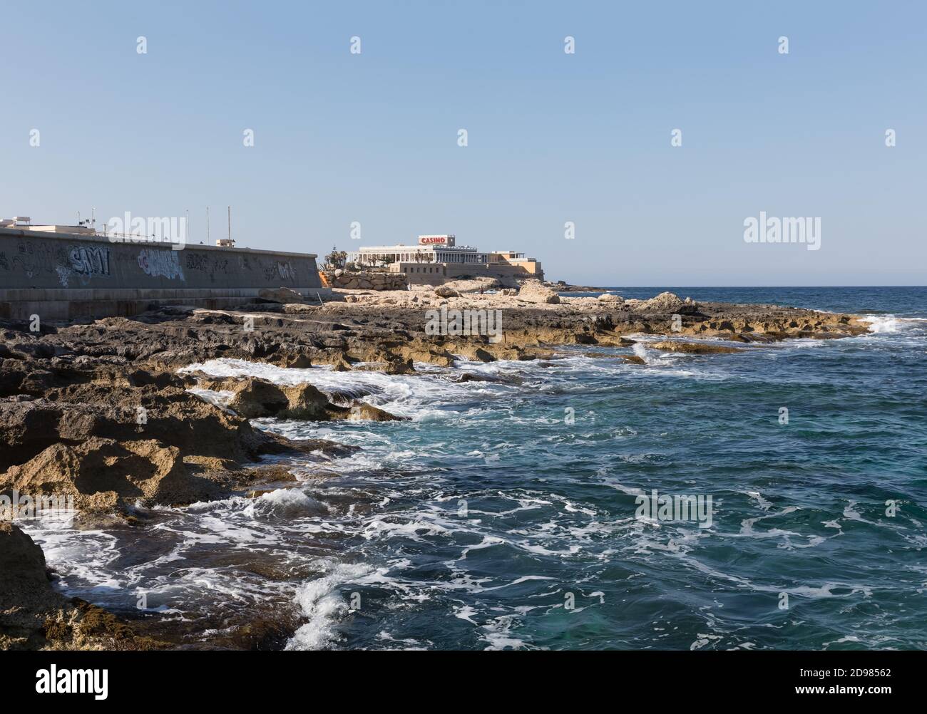 ST. JULIAN'S - MALTA, 30 marzo 2017: Dragonara Casino, il più antico casinò di Malta. Il Dragonara Casino si trova all'interno del maestoso Palazzo Dragonara Foto Stock