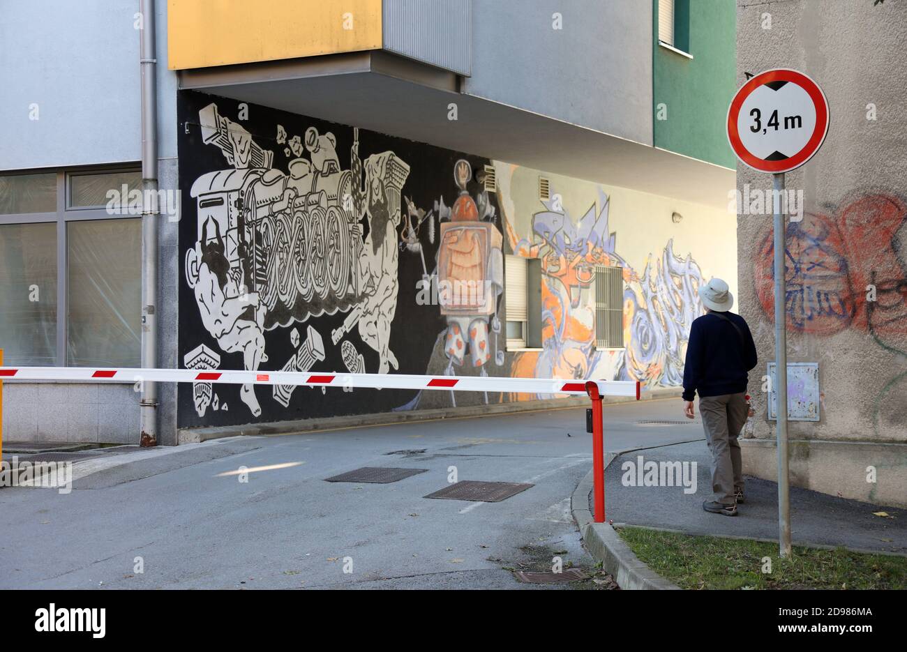 Arte di strada su un condominio a Maribor Foto Stock