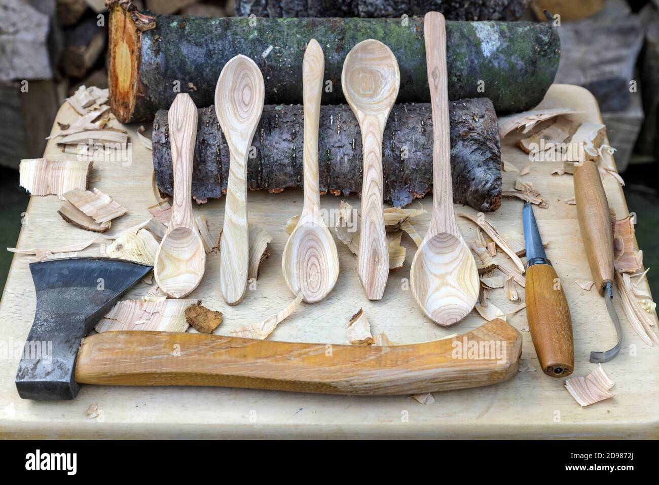 Spoon Carvers Strumenti e cucchiai intagliati a mano, Regno Unito Foto Stock