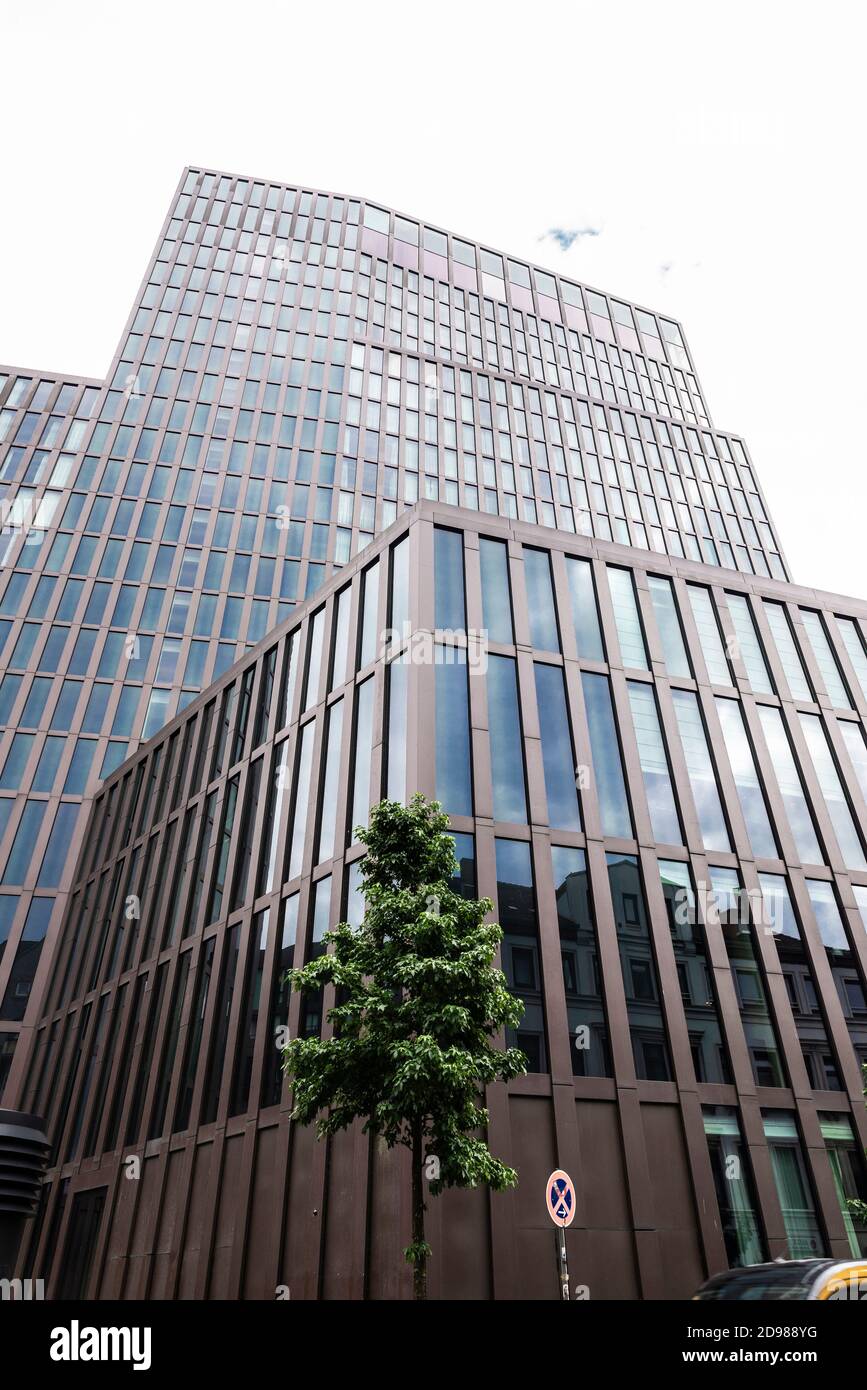 Amburgo, Germania - 16 agosto 2019: Facciata dell'Empire Riverside Hotel, un moderno grattacielo a St. Pauli, Amburgo, Germania Foto Stock