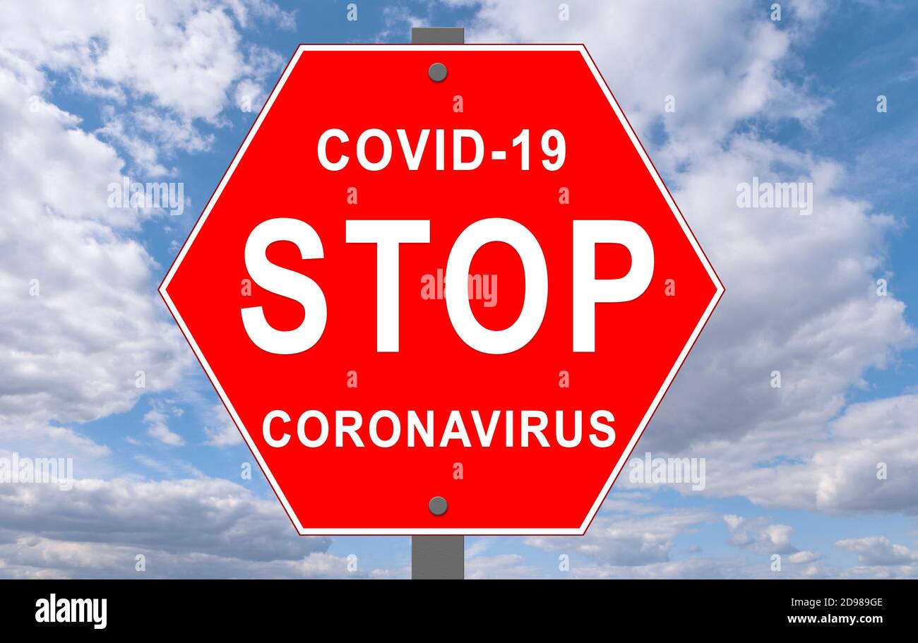 Sosta con le parole coronavirus e covid-19 sullo sfondo del cielo Foto Stock