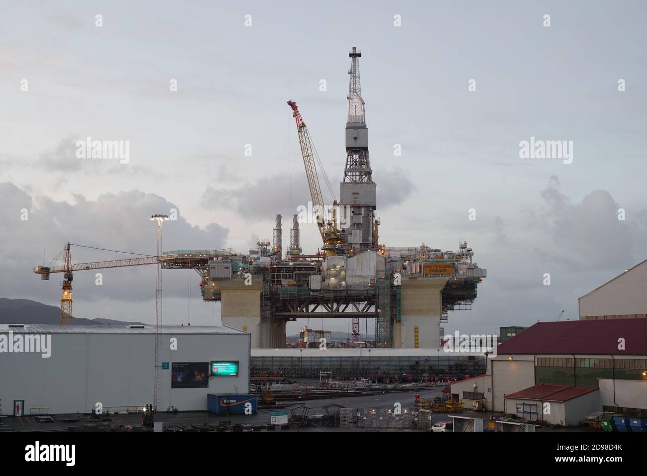 Equinor / Statoil platform Njord Block 6407/10 in Kvaerner Stord Leirvik yard, Norvegia / Norge / Noreg Foto Stock