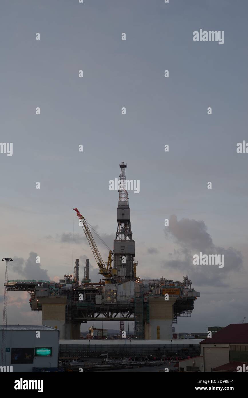 Equinor / Statoil platform Njord Block 6407/10 in Kvaerner Stord Leirvik yard, Norvegia / Norge / Noreg Foto Stock