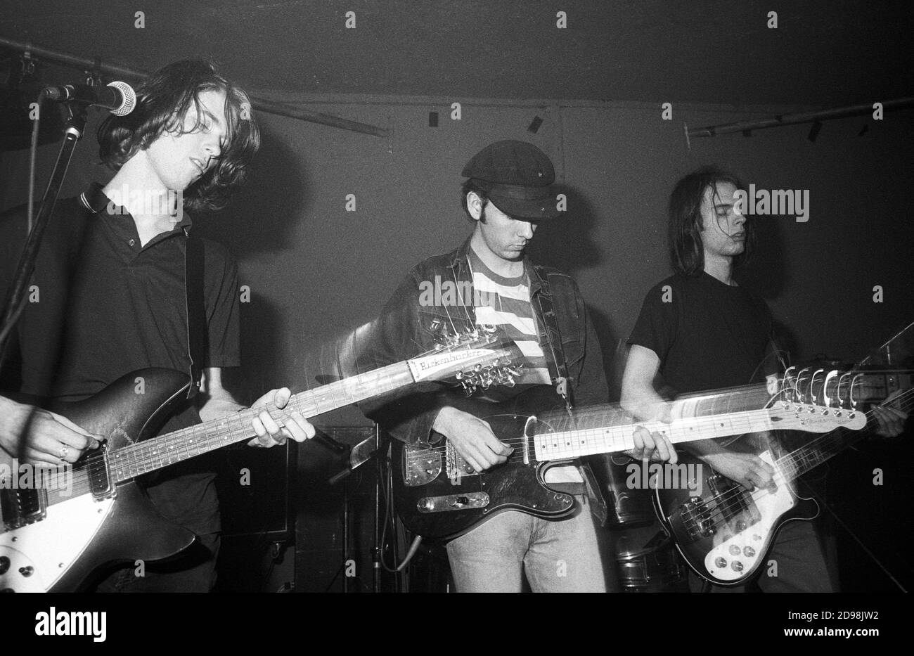 Andrew Sherriff, Simon Rowe & Russell Barrett del gruppo rock alternativo Chapterhouse, sul palco del Wellhead Inn, Wendover, UK, 06/04/91 Foto Stock