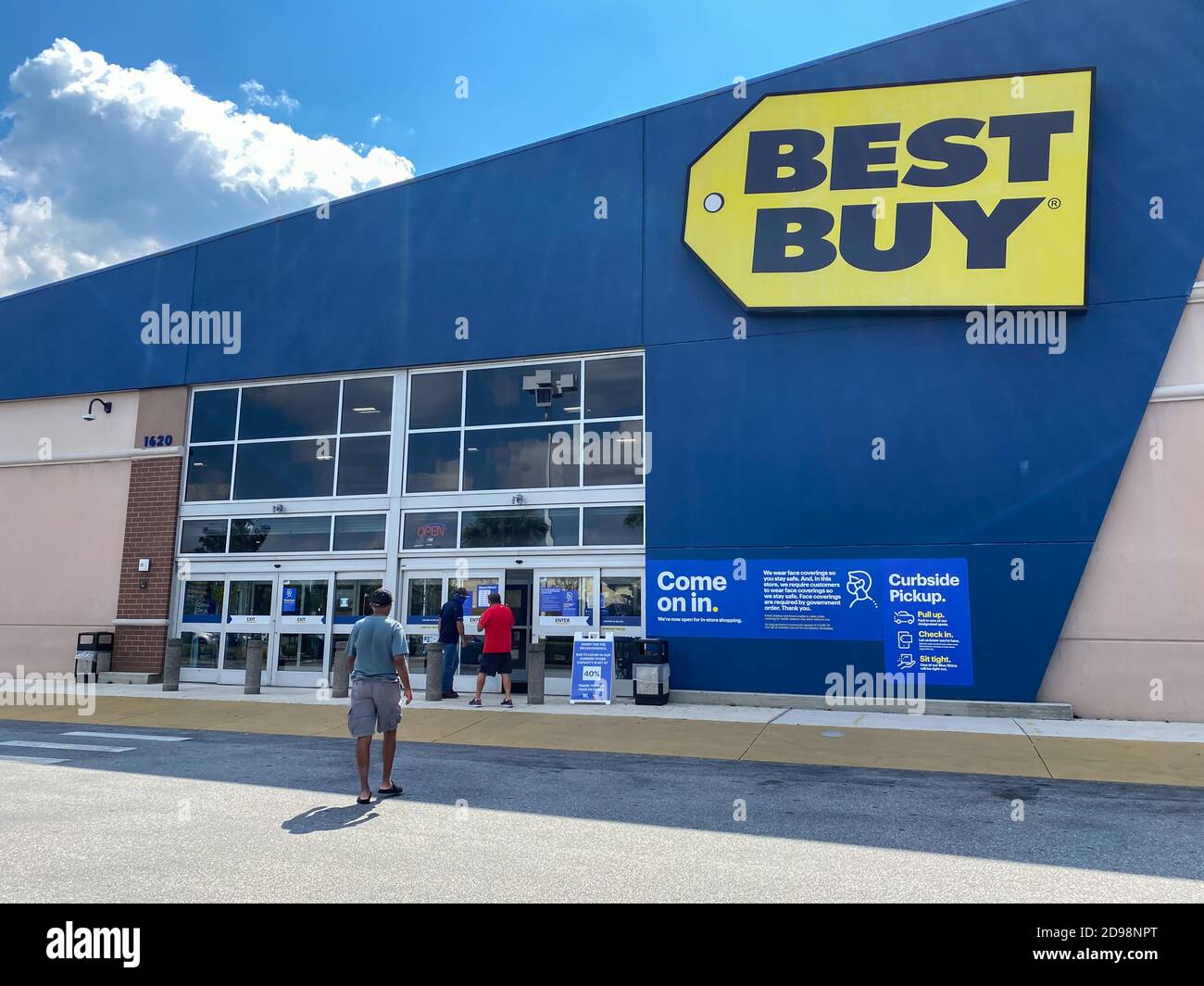 Orlando, FL/USA - 10/14/20: Il centro commerciale di una catena di negozi di elettronica Best Buy situata a Orlando, Florida. Foto Stock