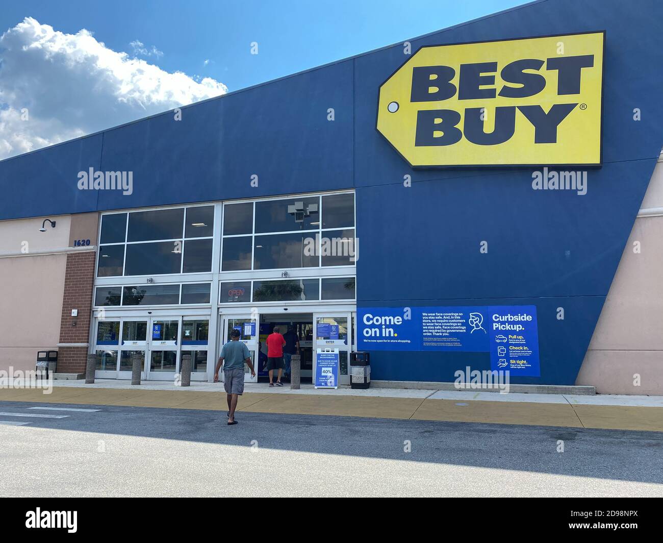 Orlando, FL/USA - 10/14/20: Il centro commerciale di una catena di negozi di elettronica Best Buy situata a Orlando, Florida. Foto Stock