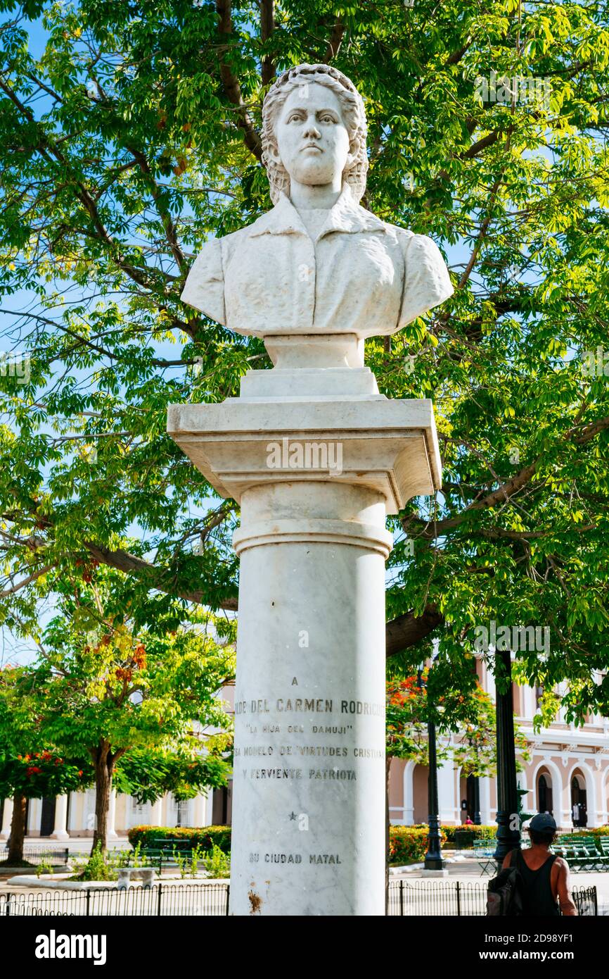 Monumento al poeta Clotilde Antonia del Carmen Rodríguez López 'la hija de Damují', nato a Cienfuegos. Parco Jose Marti. Cienfuegos, Cuba, Ame Latina Foto Stock