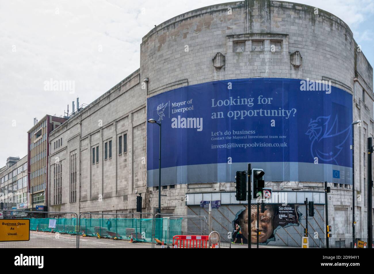 Alla ricerca di un banner opportunità sulla riqualificazione di Lime Street a Liverpool. Foto Stock