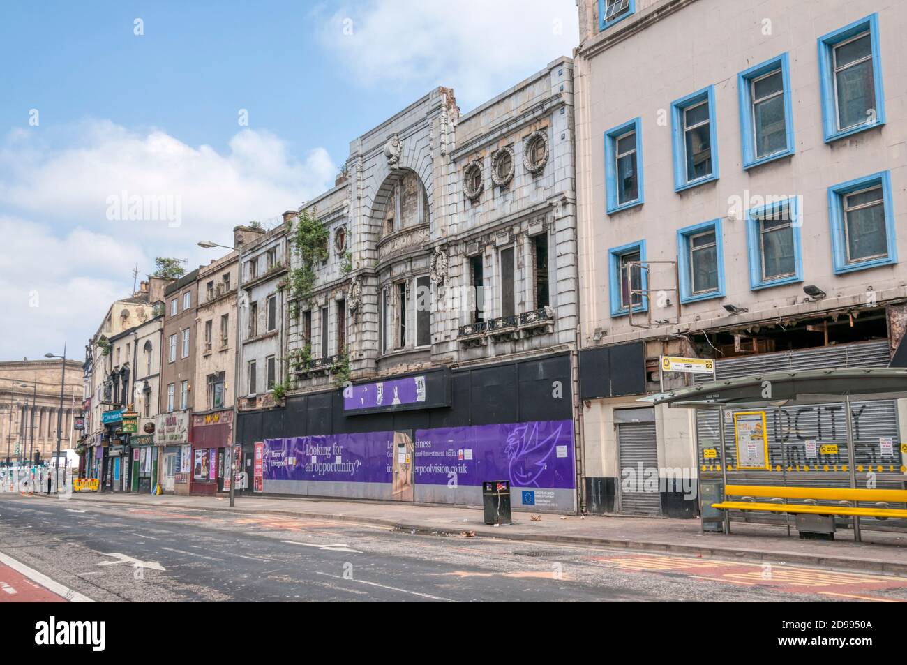 Il cinema futurista nel maggio 2016 prima della riqualificazione di Lime Street a Liverpool. Foto Stock