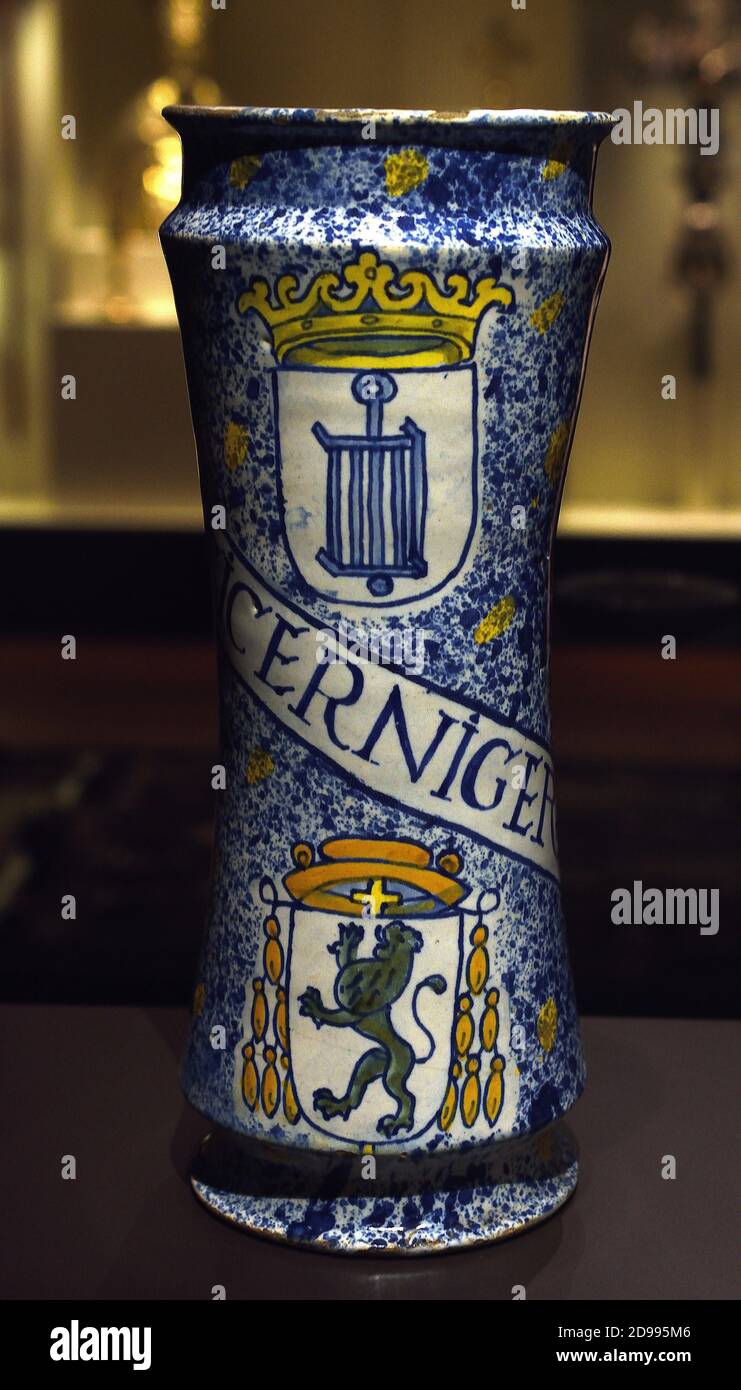 Pentola per olio di MYROBALANA EMPELITICA dall'albero di rafano o indiano occidentale è stato usato per prevenire l'insufficienza cardiaca ( numerose applicazioni medicinali 16 ° secolo Apotecario - farmacia di El Escorial . Foto Stock