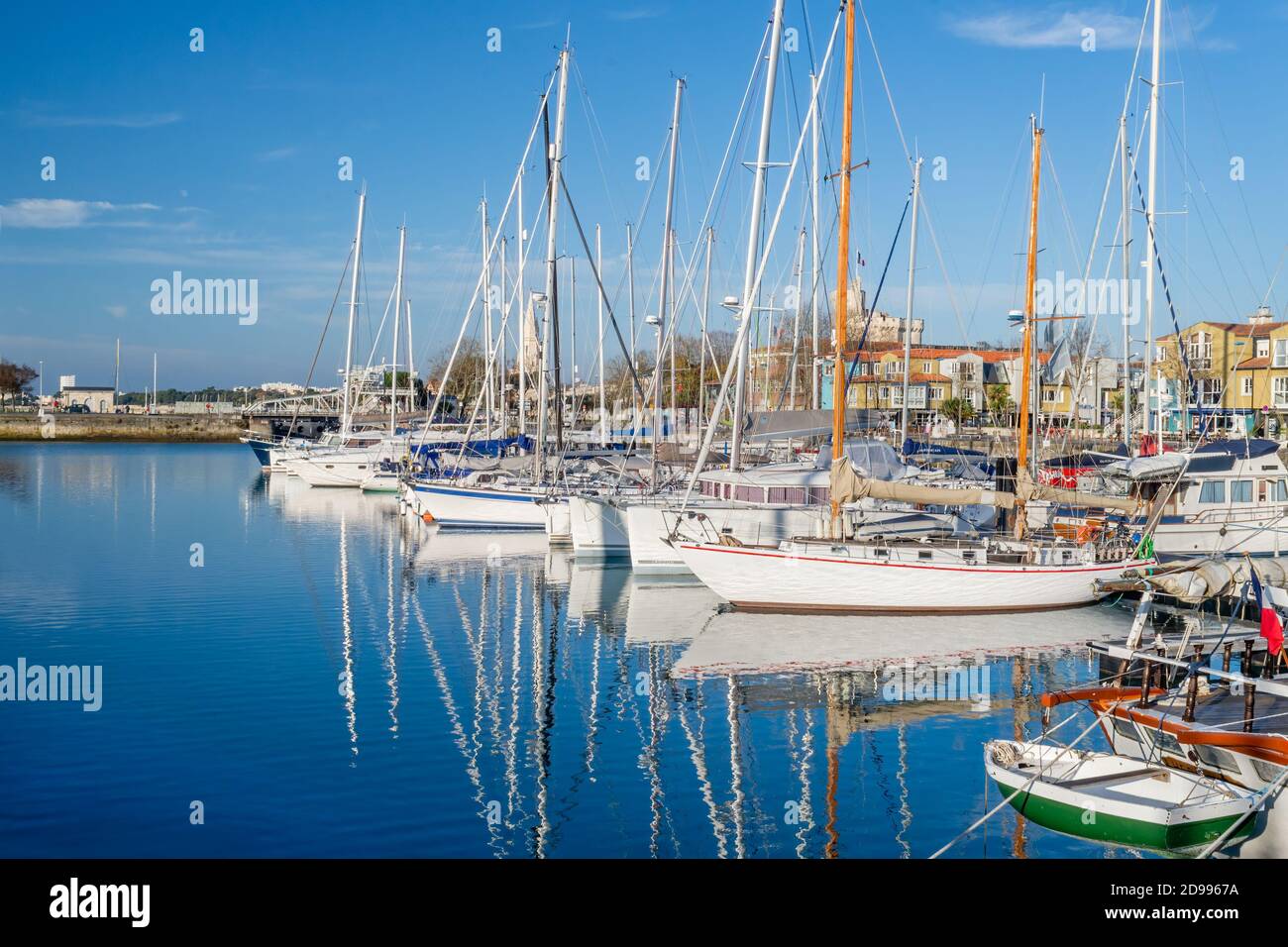 Barche a vela nel vecchio porto di la Rochelle, Francia popolare porto di yacht sulla costa occidentale dell'Atlantico della Charente-Maritime Foto Stock