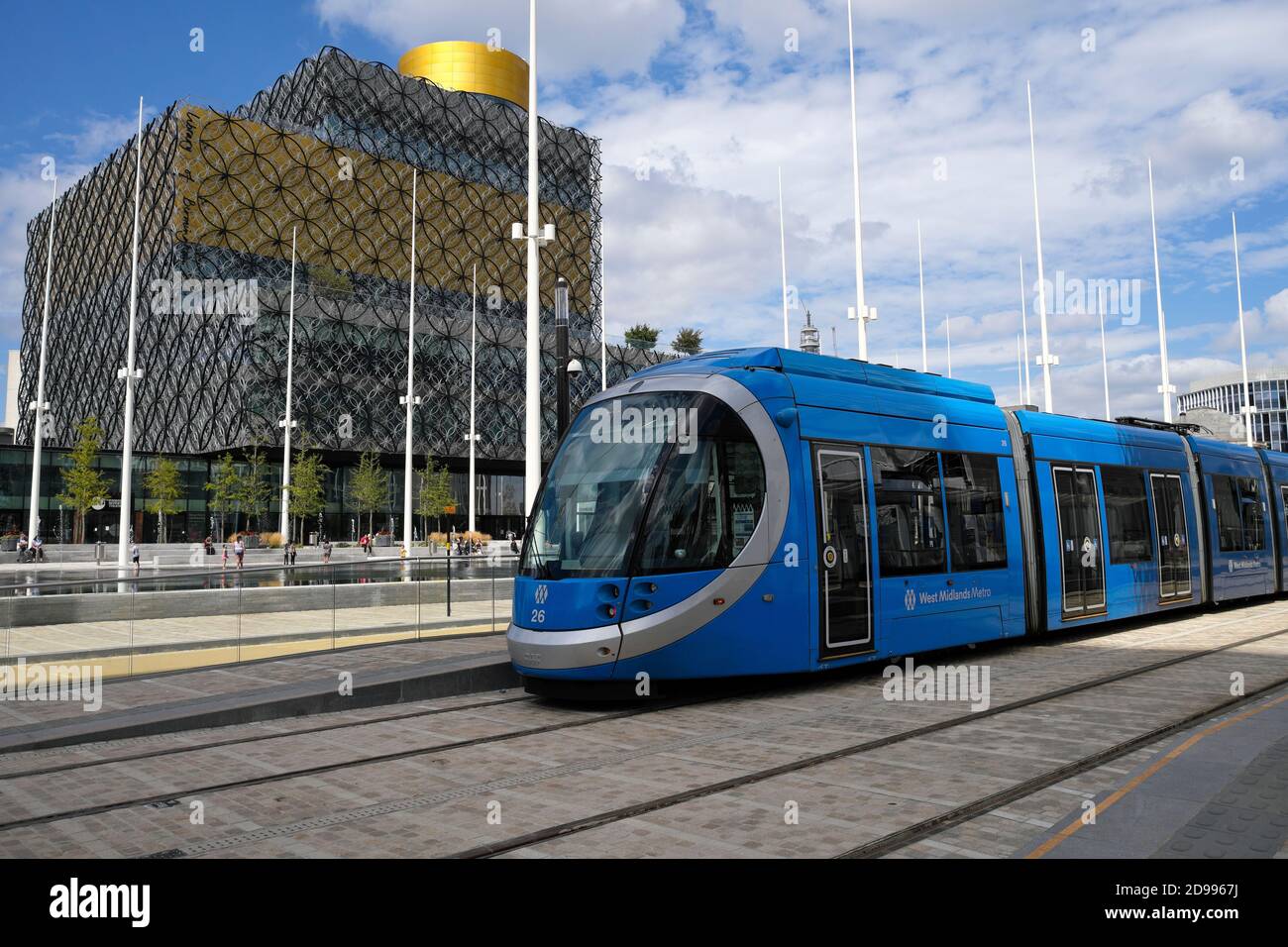 West Midlands Metro fuori Birmingham Library a Centenary Square Birmingham Centro citta' Inghilterra Regno Unito Foto Stock