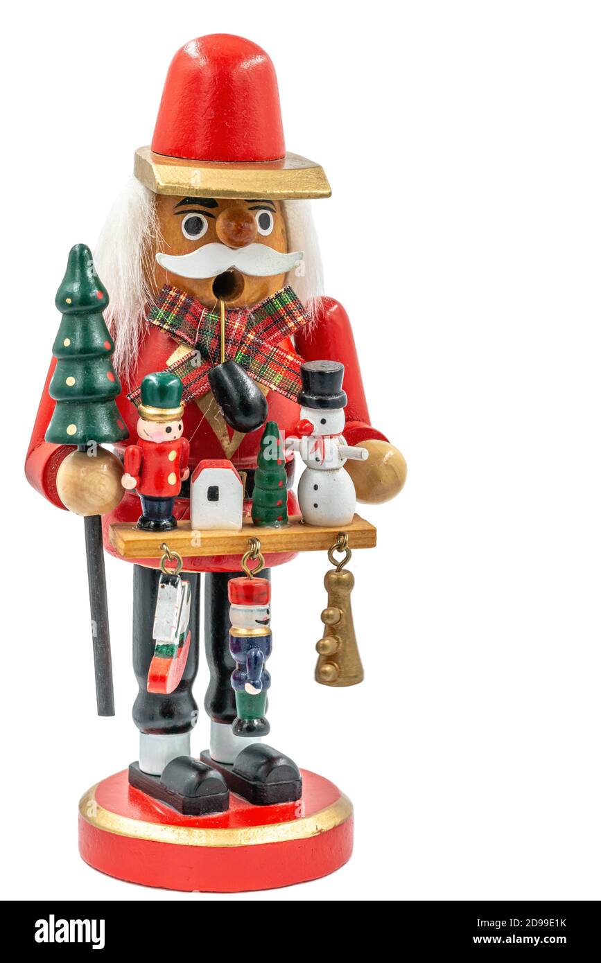 Closeup di un originale legno intagliato a mano tedesco Natale fumo uomo figurine su sfondo bianco Foto Stock