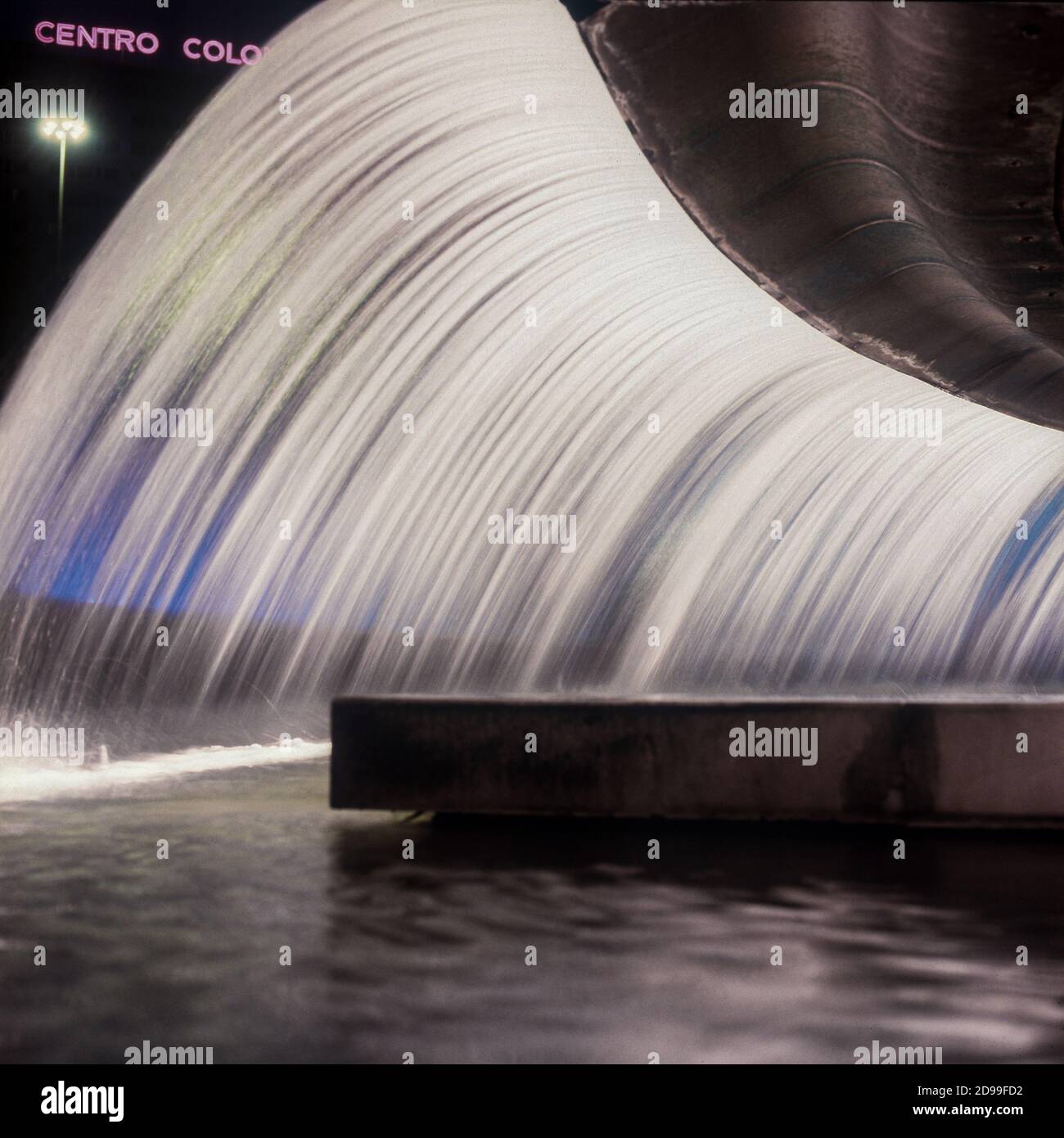 La fontana Colón di Madrid si trova sul Paseo de la Castellana, Spagna, Europa Foto Stock