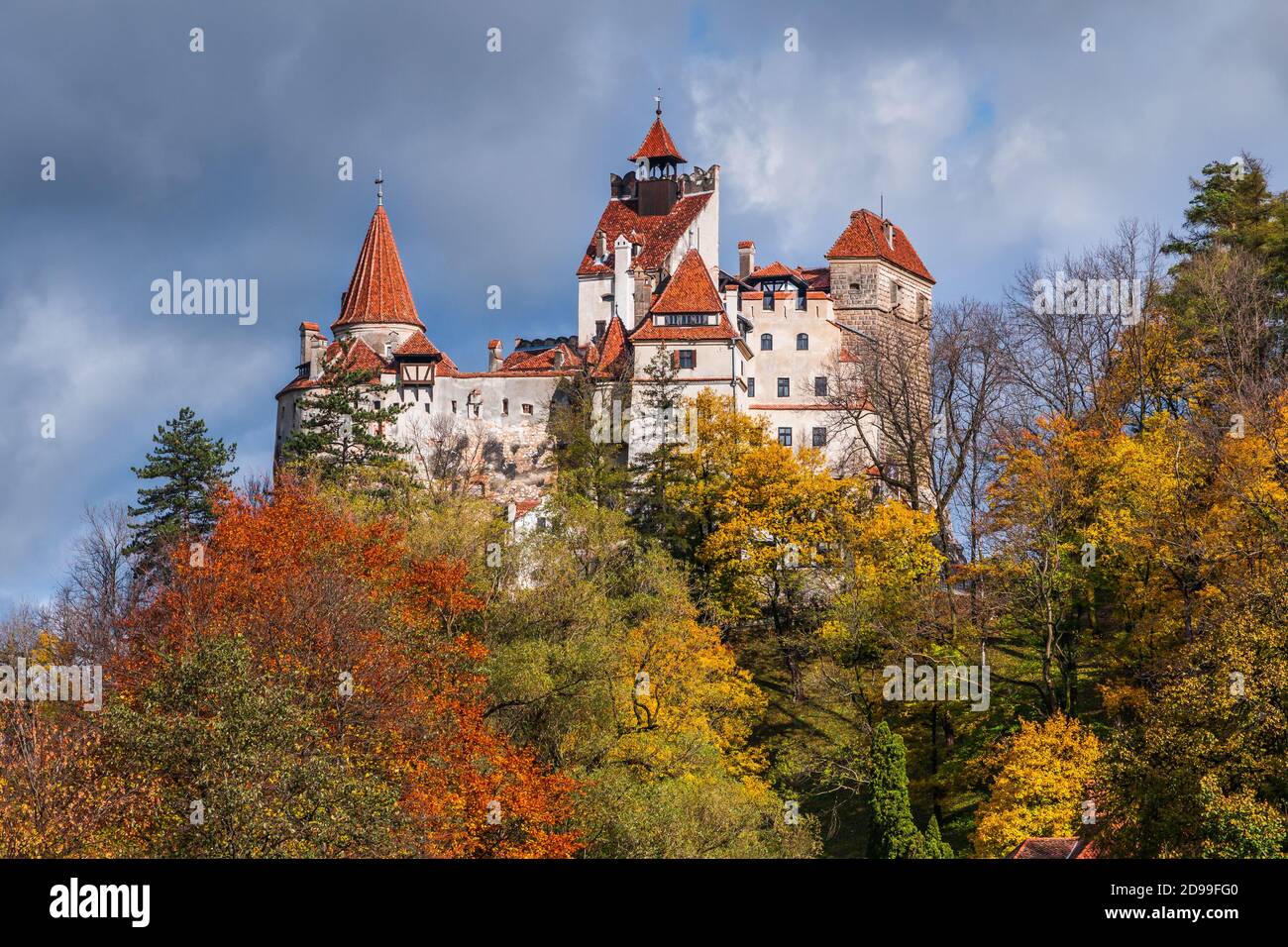 Brasov, Transilvania, Romania. Il castello medievale di Bran, noto per il mito di Dracula. Foto Stock