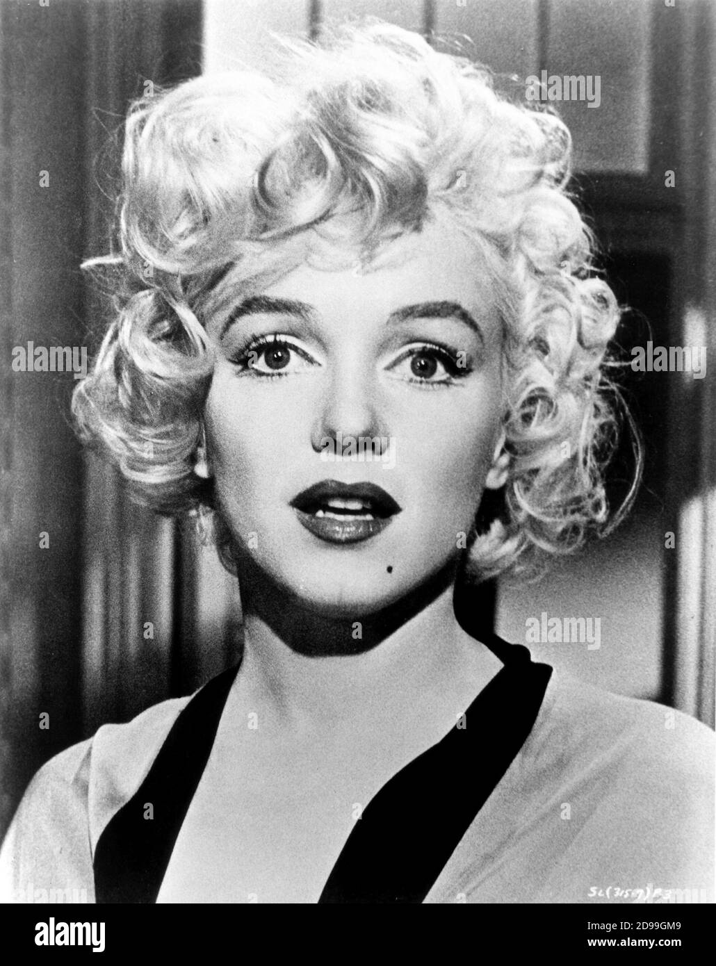 1959 , USA : la celebre attrice cinematografica MARILYN MONROE ( 1926 - 1962 ) , publicità ancora per il film ALCUNI COME HOT ( A qualcuno piace caldo ) di BILLY WILDER . - FILM - CINEMNA - BIONDA - BIONDA - NEO - MOLE ---- NON PER USO PUBBLICITARY --- NON PER USO PUBBLICITARIO -- NON PER USO DI GADGET --- SOLO PER USO EDITORIALE ----- Archivio GBB Foto Stock