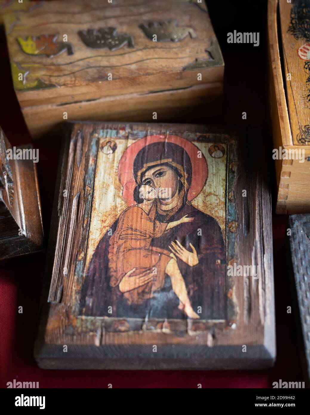 Ankara/Turchia-Novembre 01 2020: Una scatola di legno con la foto di Gesù e Maria è venduto al mercato delle pulci Foto Stock