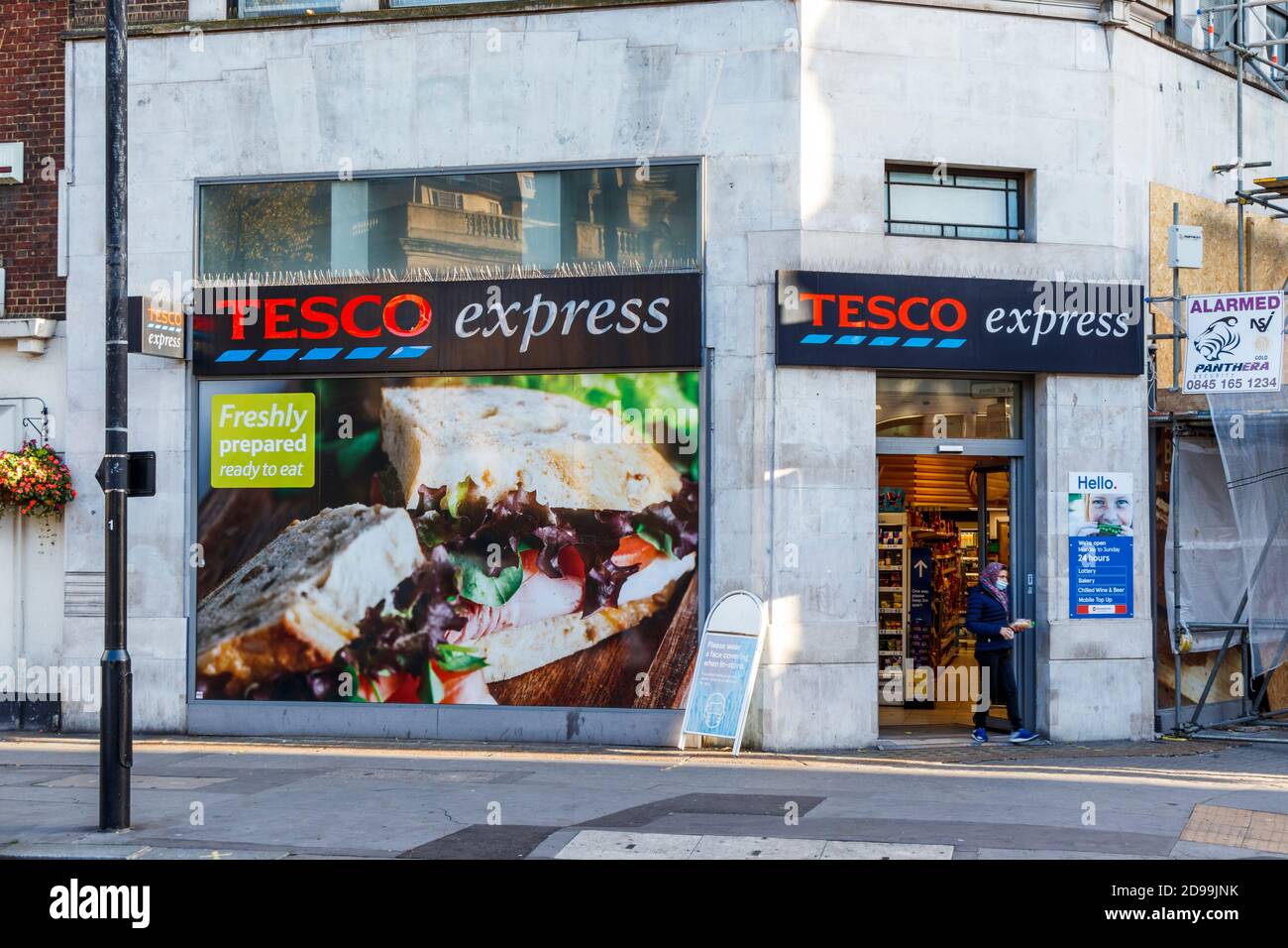 Tesco Express su Great Portland Street, Londra, Regno Unito Foto Stock