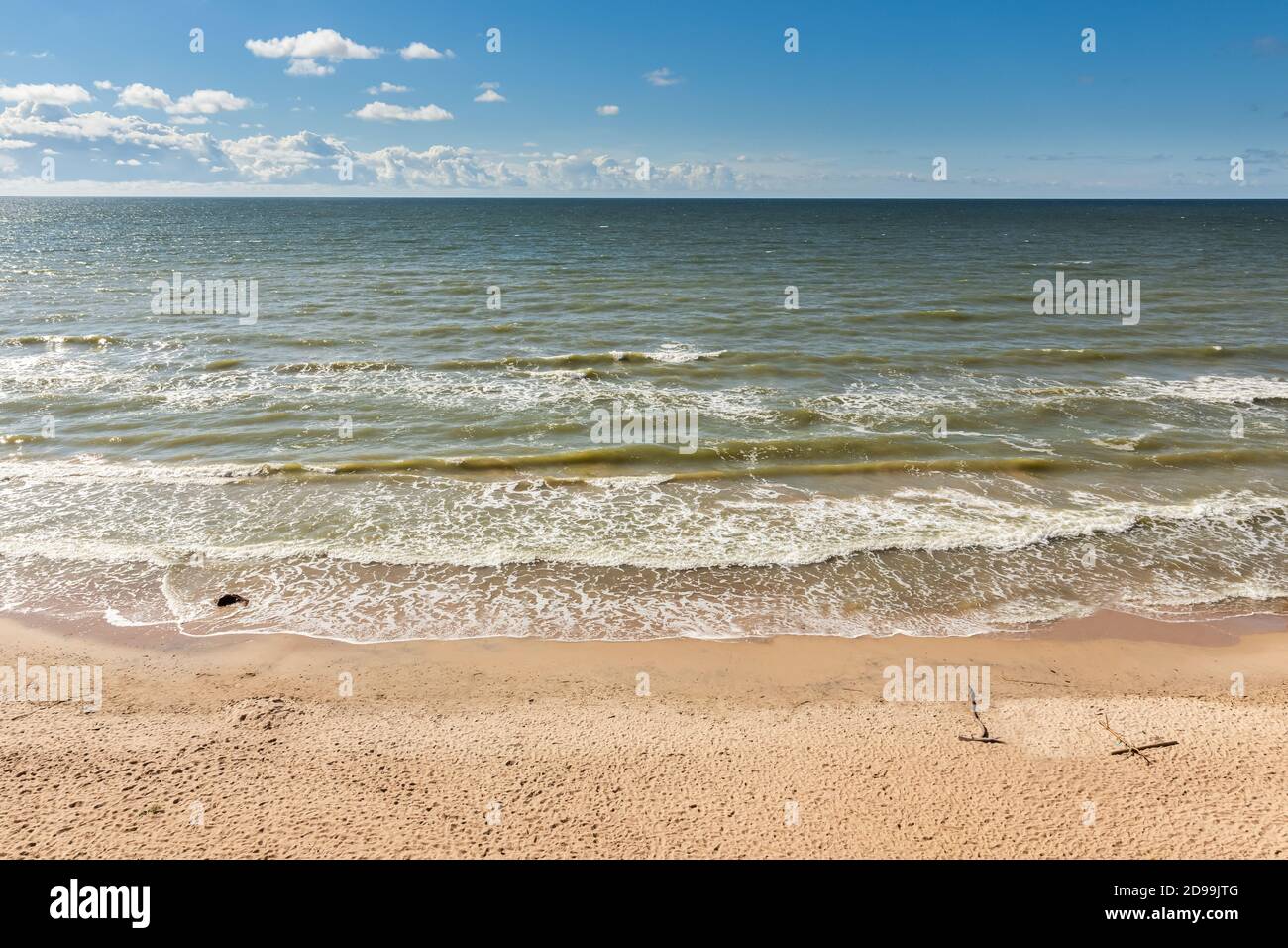 Riva del Mar Baltico. Lettonia, Jurkalne. Giorno d'estate. Foto Stock