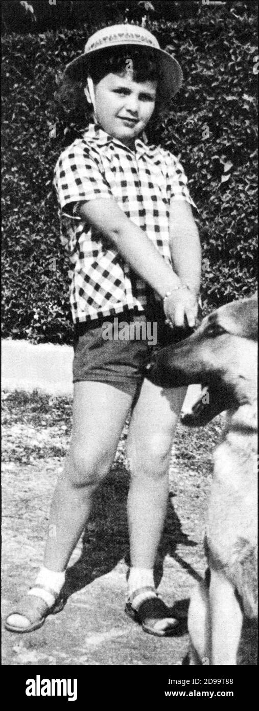 1955 C Italia La Famosa Cantante Pop Italiana Patty Pravo Nata Nicoletta Strambelli Venezia 1948 When Was A Child Musica Legggera Italiana Pop Music