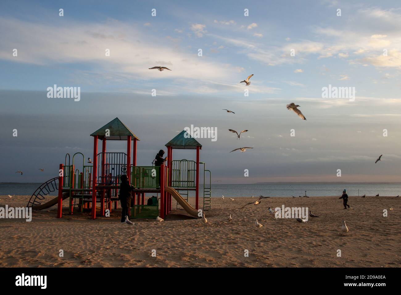 Vita di strada a Brighton Beach durante il giorno delle elezioni e la pandemia COVID-19. A Brooklyn, NY, il 3 novembre 2020. (Foto di Erica Price/Sipa USA) Foto Stock