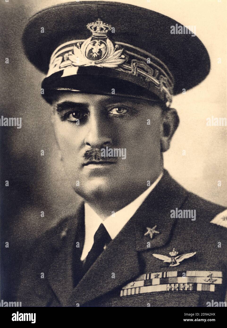 1935 ca, ITALIA: Il generale italiano EDOARDO VALLE, Miniera dell' aviazione fascista in Spagna - GUERRA civile SPAGNOLA - di SPAGNA - foto storiche - foto storica - STORIA - ritratto - ITALIA - WW2 - GUERRA MONDIALE 2 - SECONDA guerra MONDIALE - SECONDA GUERRA MONDIALE - SECONDA guerra MONDIALE - AVIATORE - AVIAZIONE - seconda guerra mondiale - seconda guerra MONDIALE - SECONDA guerra MONDIALE - SECONDA guerra MONDIALE - SECONDA guerra MONDIALE - SECONDA guerra MONDIALE - AVIATORE - AVIAZIONE - divisa e militare - uniforme militare - baffi - baffi - FASCISTA - FASCISTA - FASCISTA - FASCISTA - AVIATORE - AVIATORE ---- Archivio GBB Foto Stock