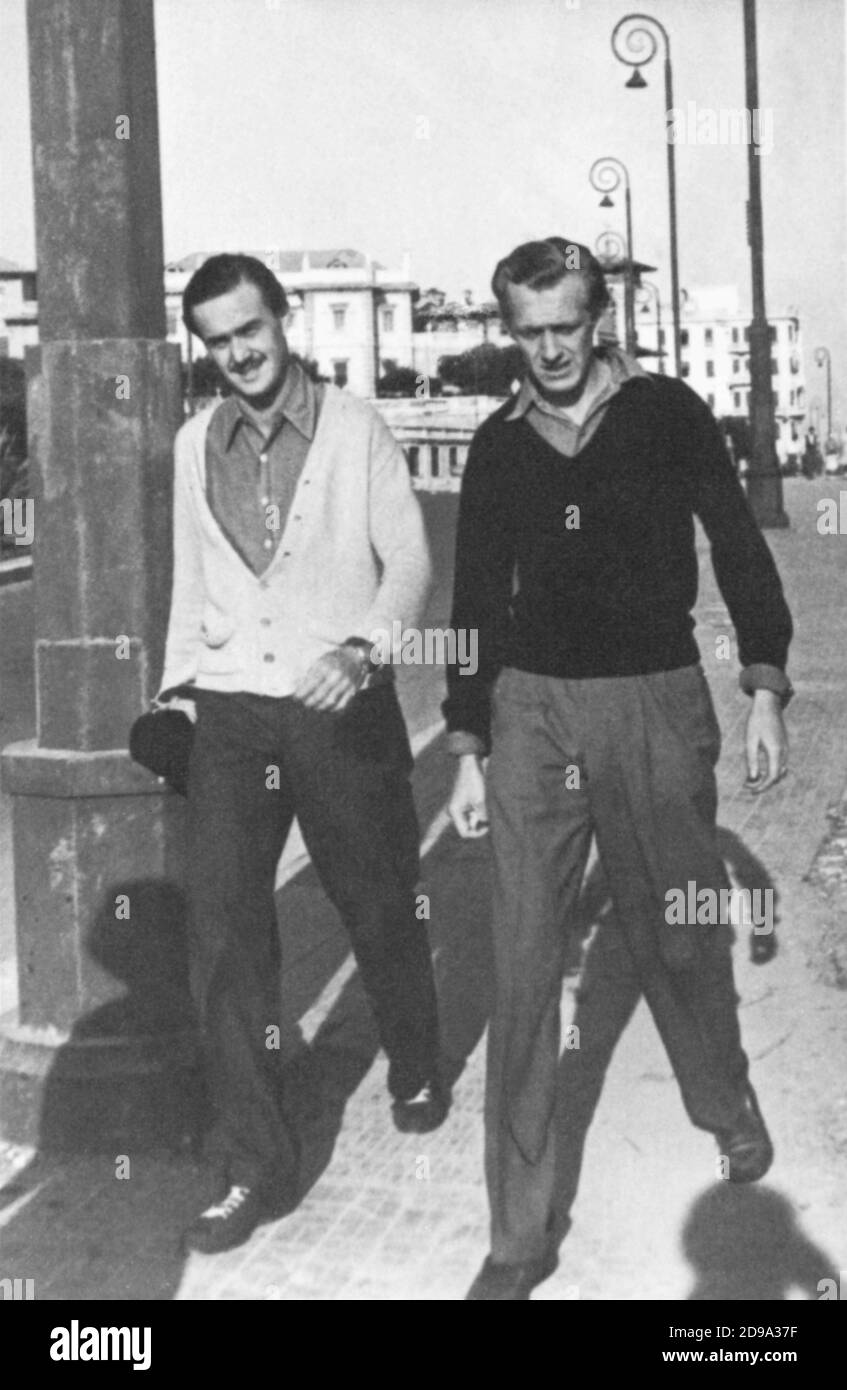 1947 , ITALIA: RAIMONDO VIANELLO ( Roma, 7 maggio 1922 ) , celebre attore italiano sposato con Sandra Mondaini, con il suo amico attore GALEAZZO BENTI - TELEVISIONE - ATTRICE - ATTORE - TEATRO LEGGGERO - TEATRO - personalita' da giovane - giovani - celebrità celebrità quando era giovane -- -- Archivio GBB Foto Stock