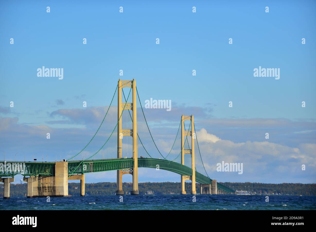Mackinaw City, Michigan, Stati Uniti. Il ponte Mackinac che attraversa lo stretto di Mackinac. Foto Stock