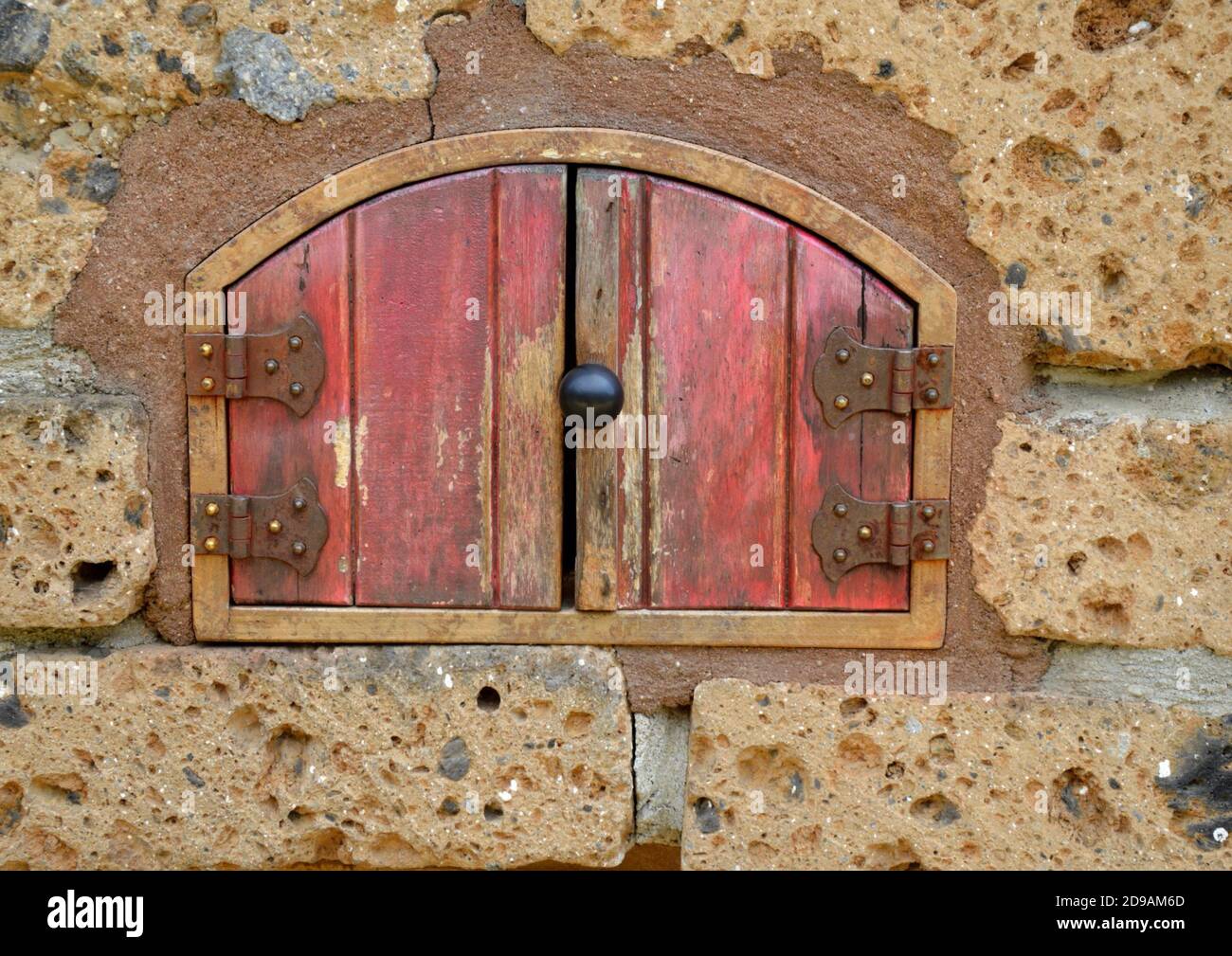 Porta piccola in pietra. Foto Stock