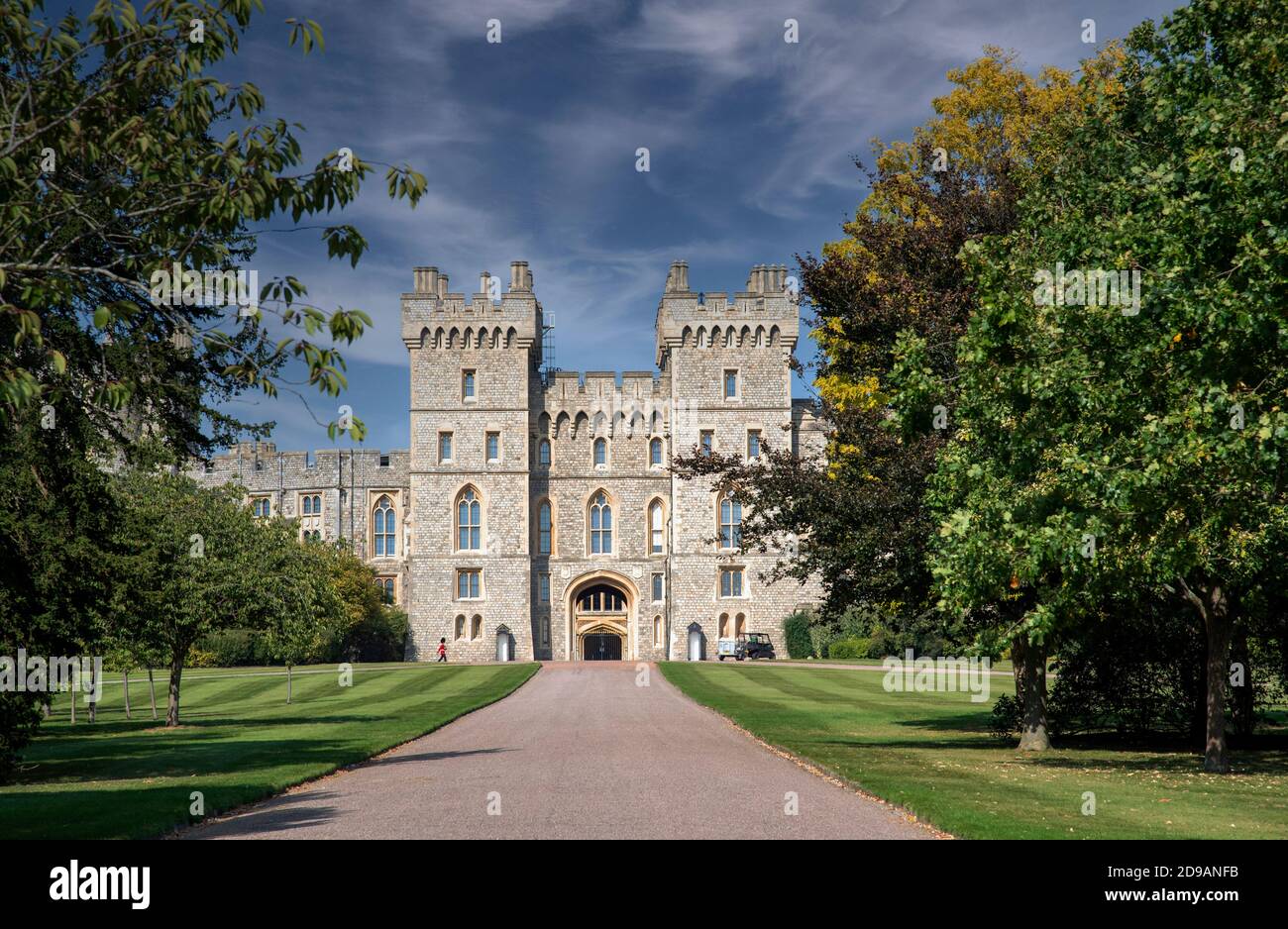 Windsor, Berkshire, Inghilterra, Regno Unito. 2020. Castello di Windsor guardando verso la porta di George VI e gli appartamenti per i visitatori dalla Long Walk, Foto Stock