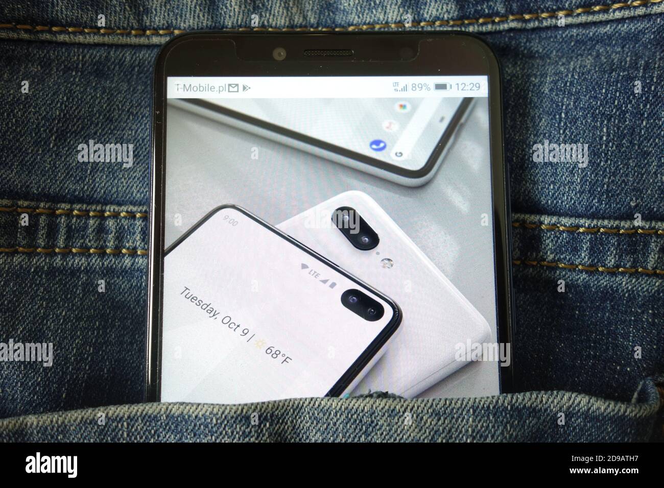 KONSKIE, POLONIA - 18 maggio 2019: Nuovo smartphone Google pixel 4 concept design visualizzato sul telefono cellulare nascosto in tasca jeans Foto Stock