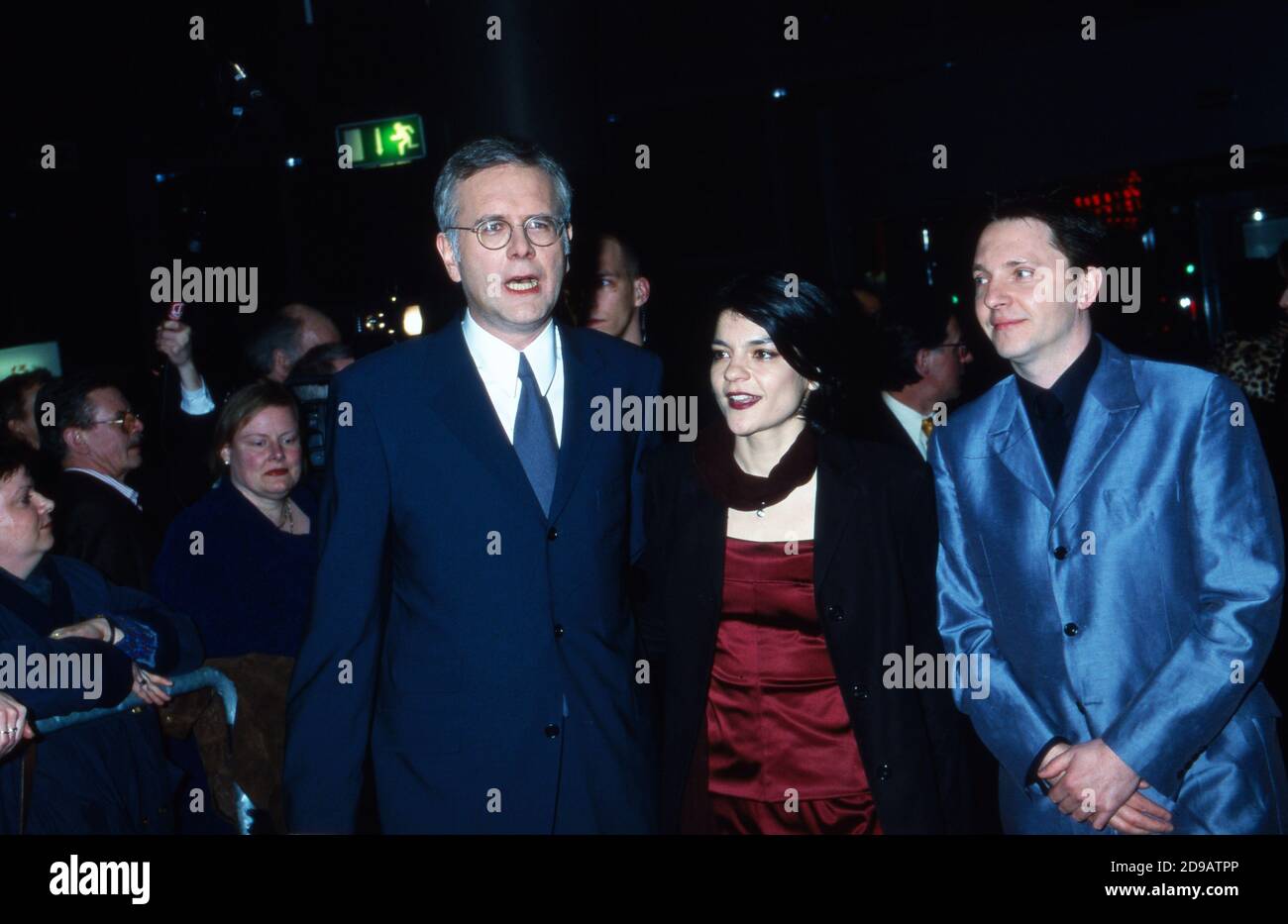 Harald Schmidt, Jasmin Tabatabei und Olli dittrich bei der Premiere von 'TV total', der Show von und mit Stefan Raab in Köln, Deutschland 1999. Foto Stock