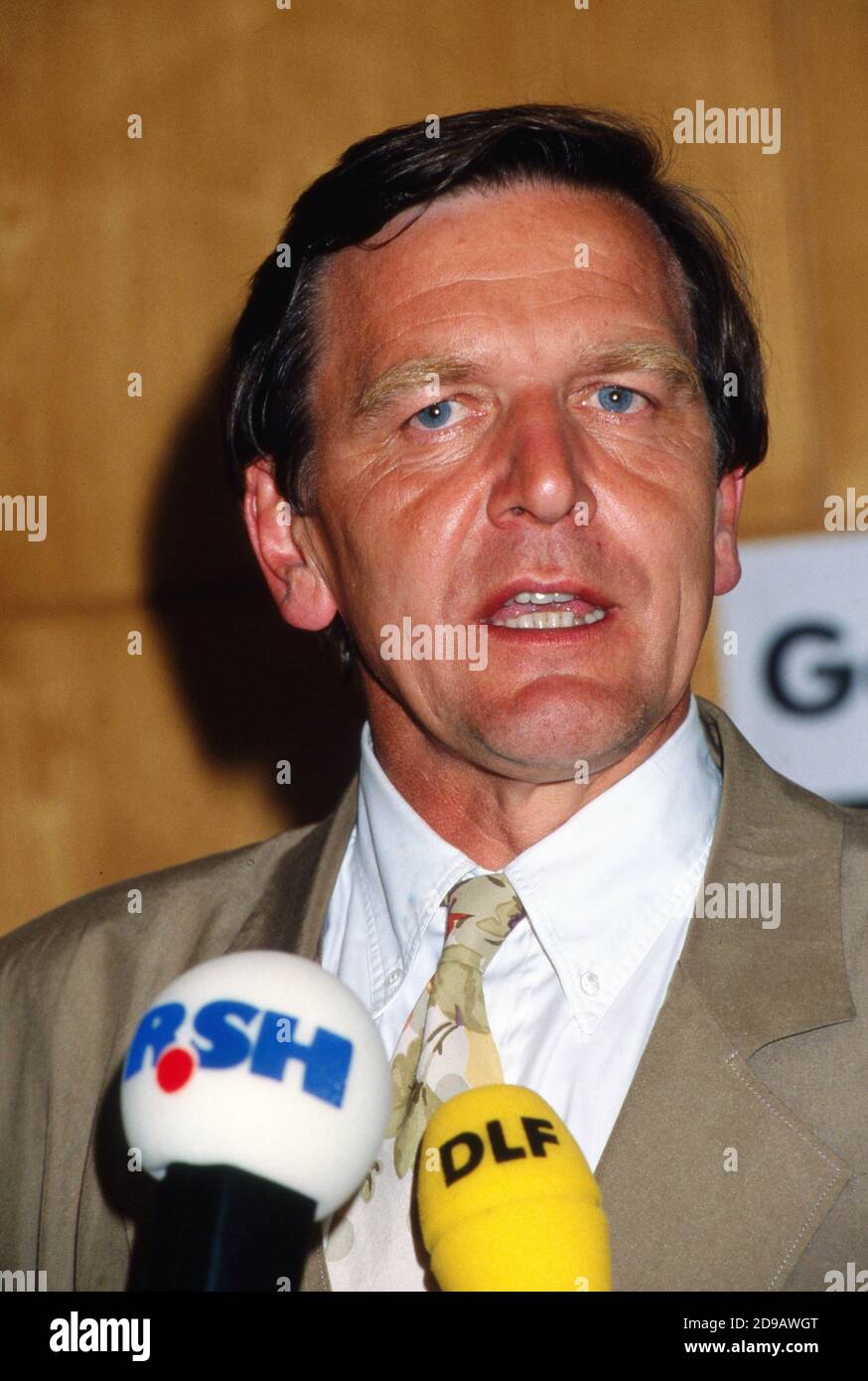 Gerhard Schröder bei der Wahl zum Niedersächsischen Landtag ad Hannover am 13. 1990 maggio, Germania 1990. Foto Stock