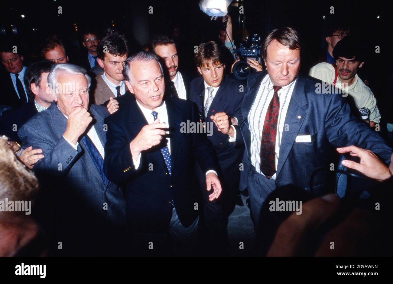 Ministerpräsident Ernst Albrecht bei der Wahl zum Niedersächsischen Landtag ad Hannover am 13. 1990 maggio, Germania 1990. Foto Stock